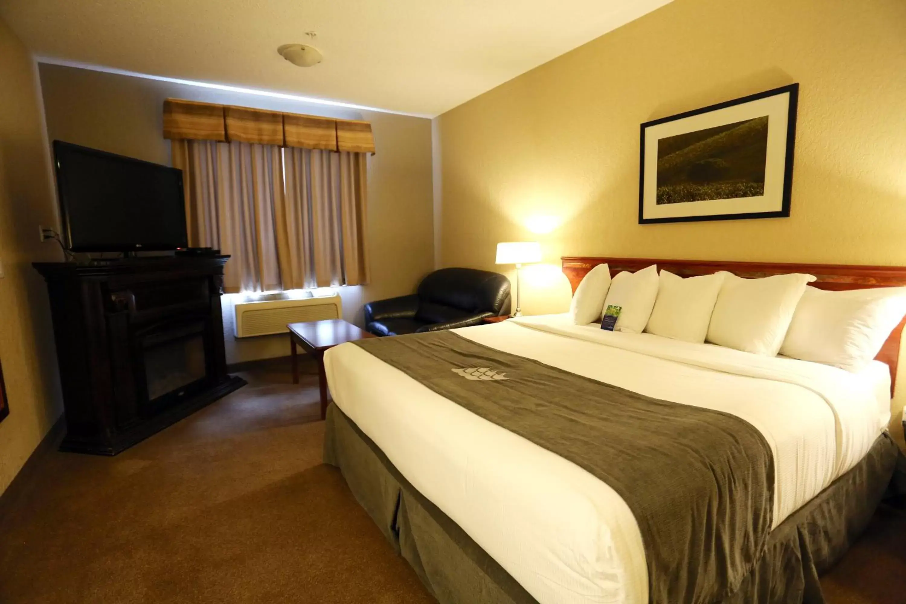 Bed in Lakeview Inns & Suites - Fort Nelson