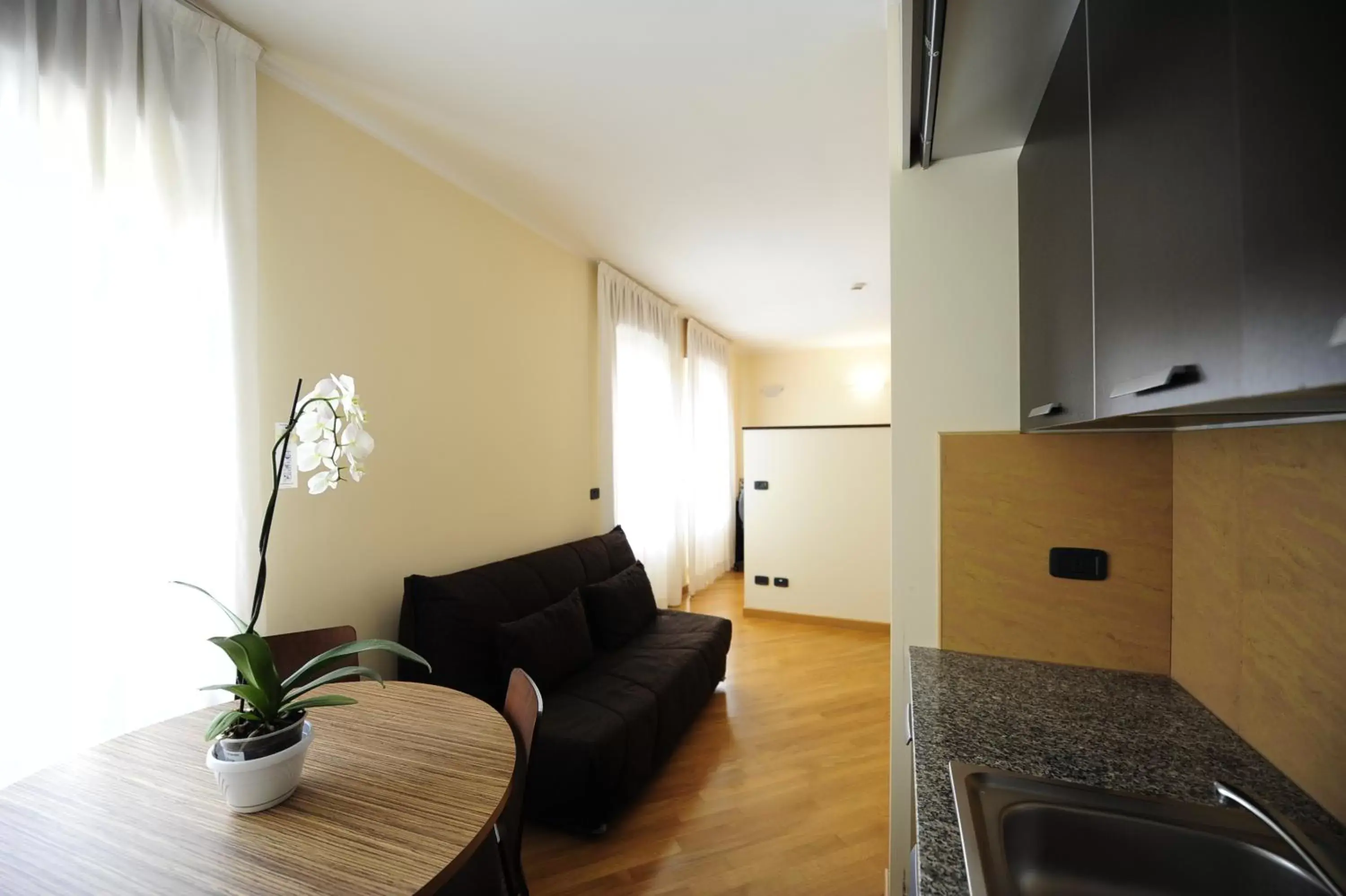 Kitchen or kitchenette, Seating Area in Corvetto Residence Porto Di Mare
