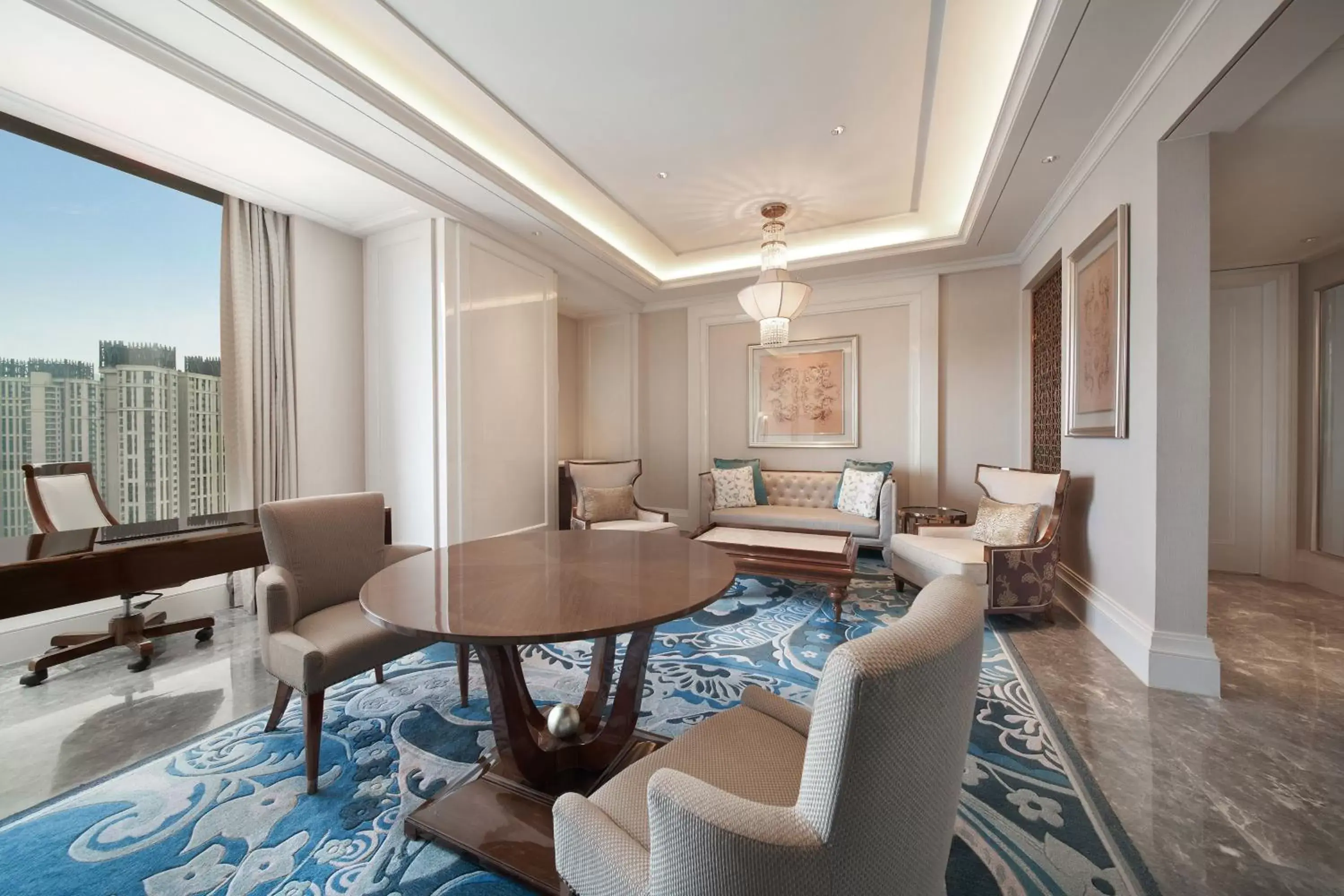 Photo of the whole room, Seating Area in Sheraton Grand Wuhan Hankou Hotel - Let's take a look at the moment of Wuhan