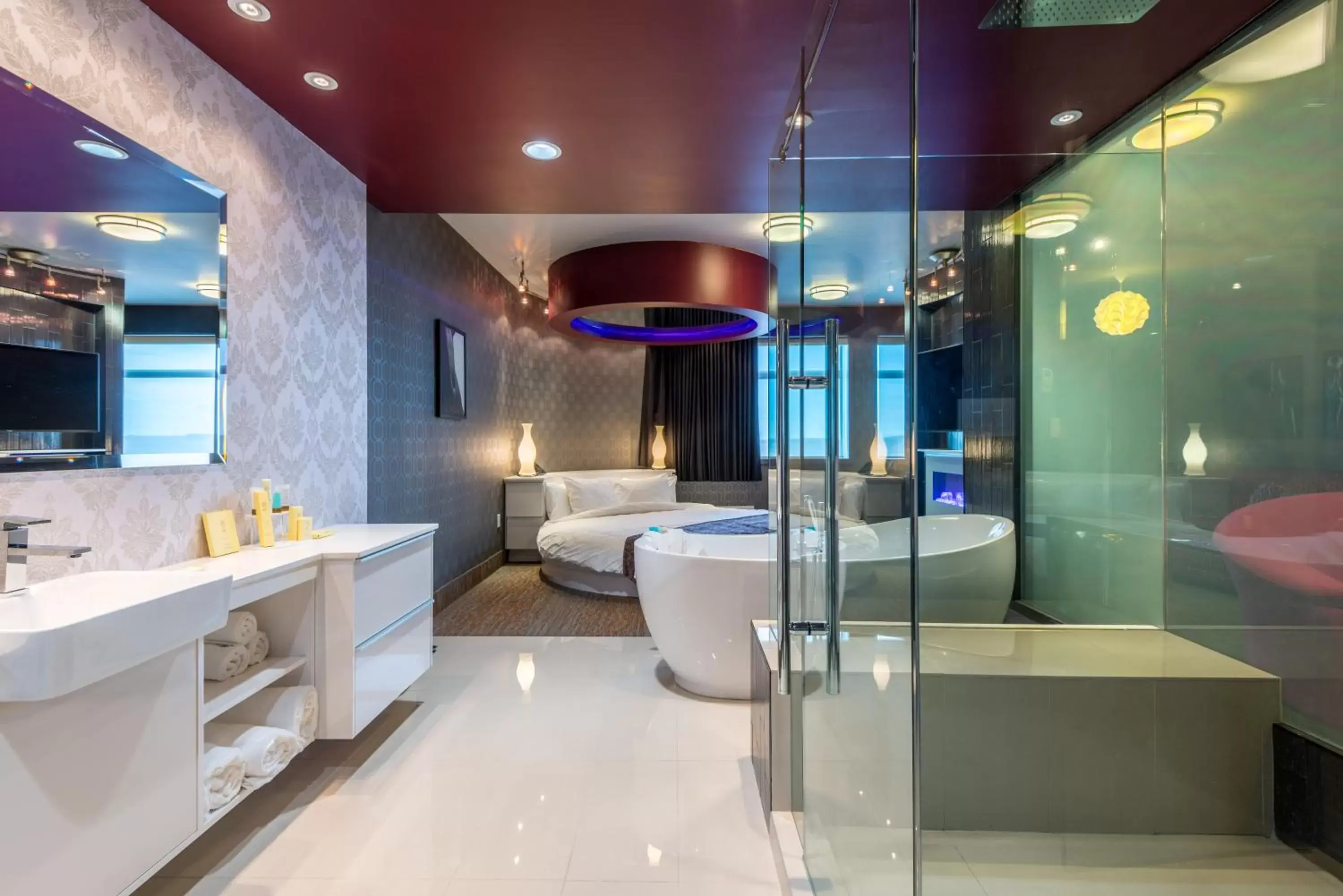 Bathroom in Applause Hotel Calgary Airport by CLIQUE