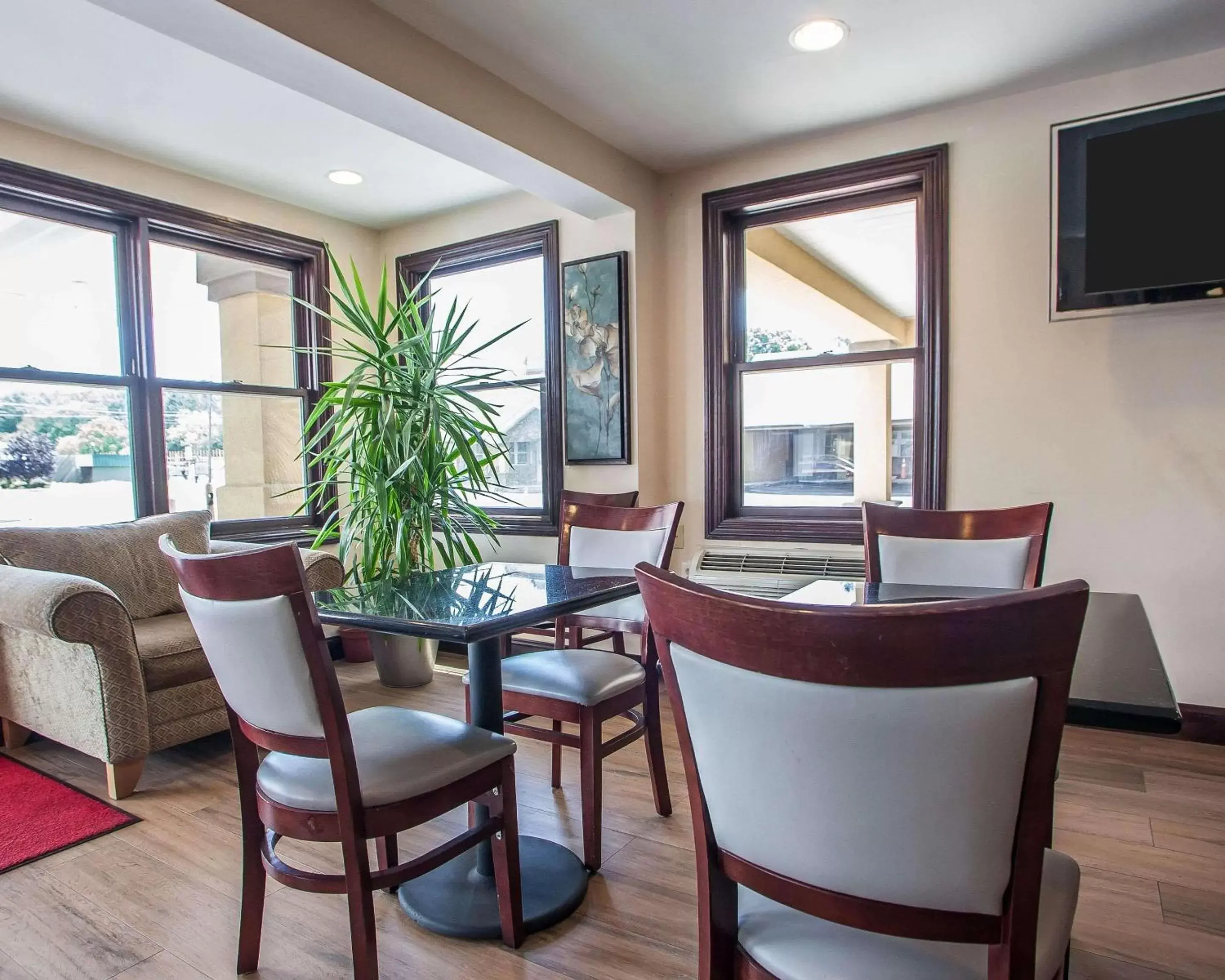 Restaurant/places to eat, Dining Area in Econo Lodge Newton