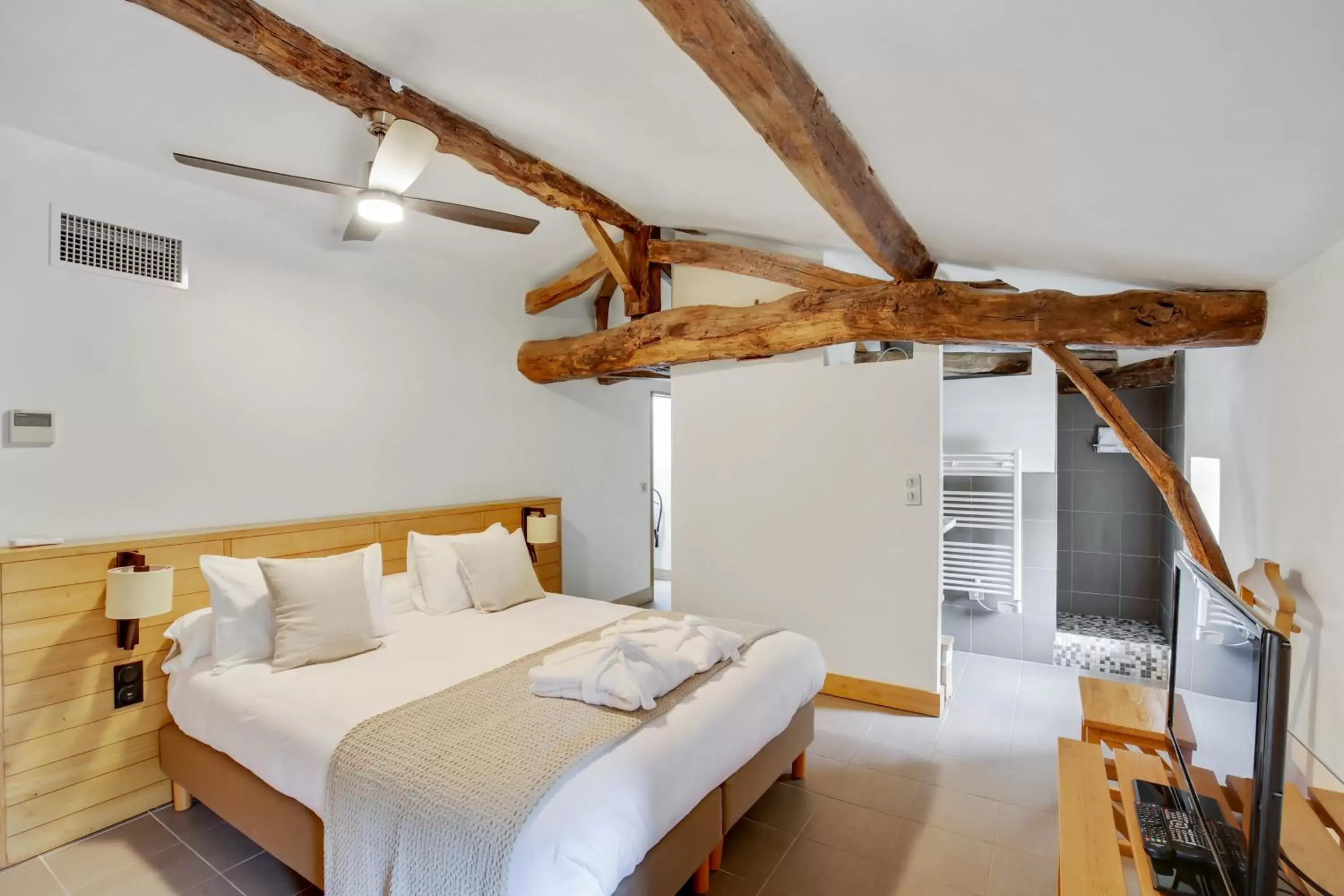 Bedroom in Le logis de Valandraud