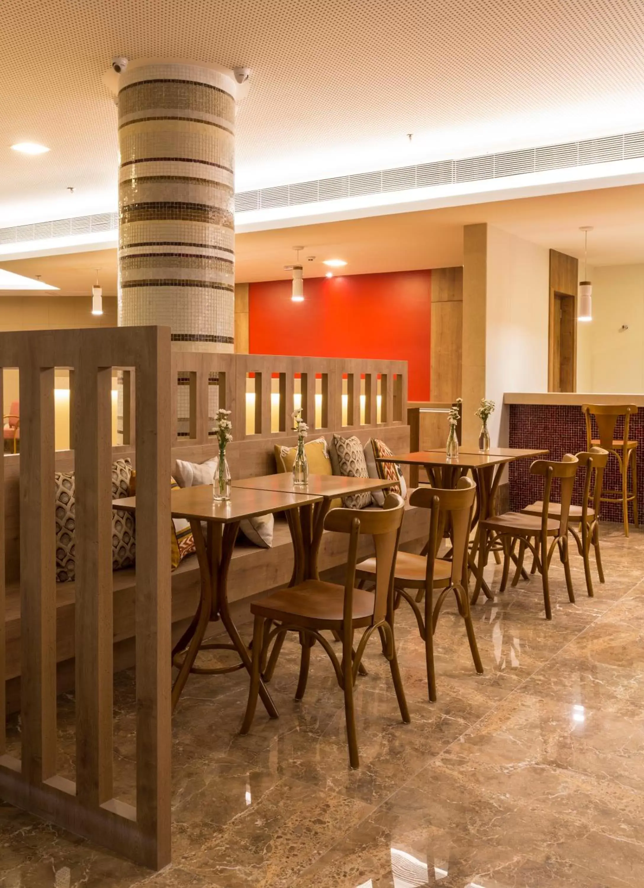 Lobby or reception, Restaurant/Places to Eat in Sleep Inn Praia do Canto