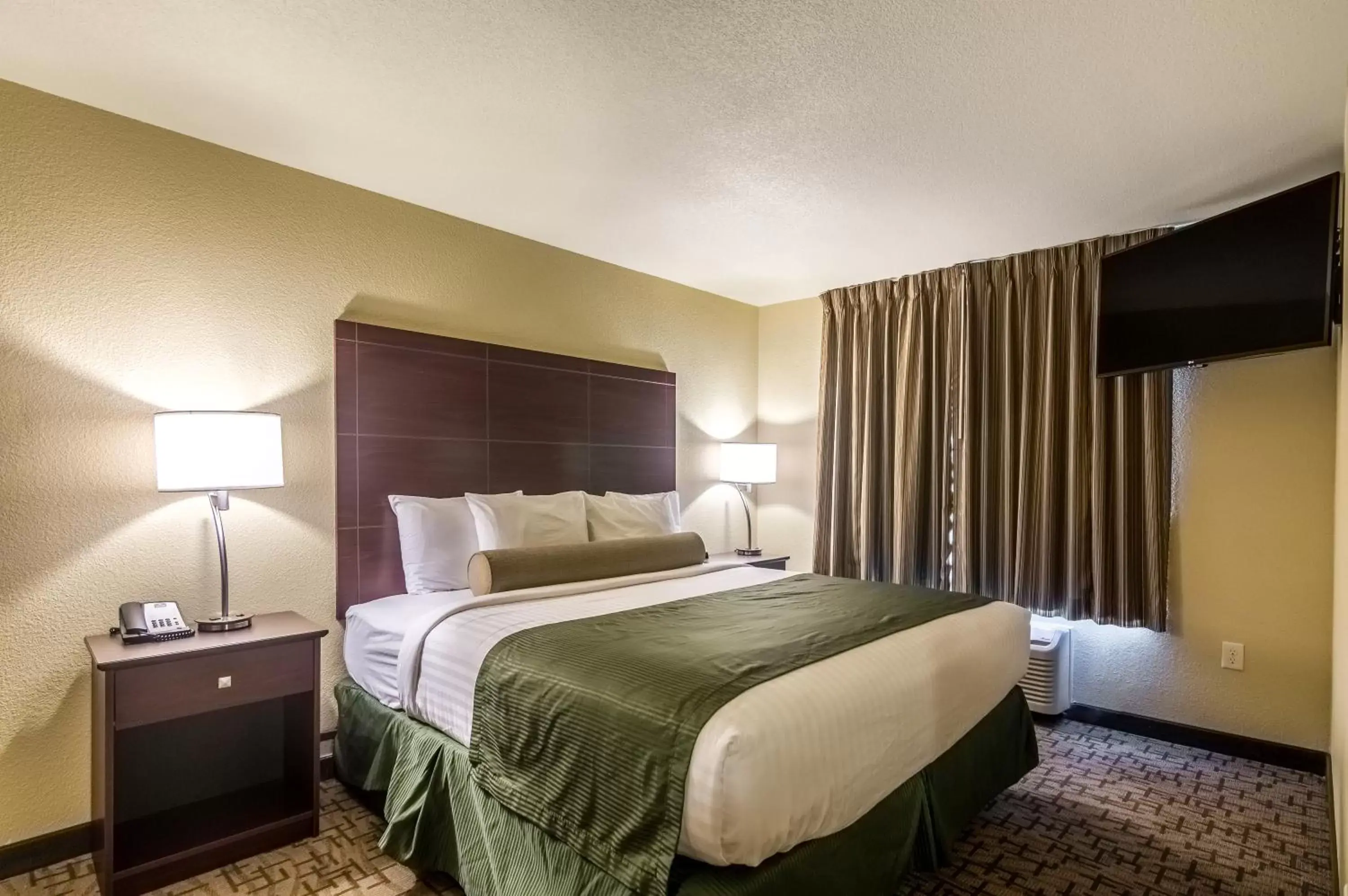 Bed in Cobblestone Inn & Suites - Lakin