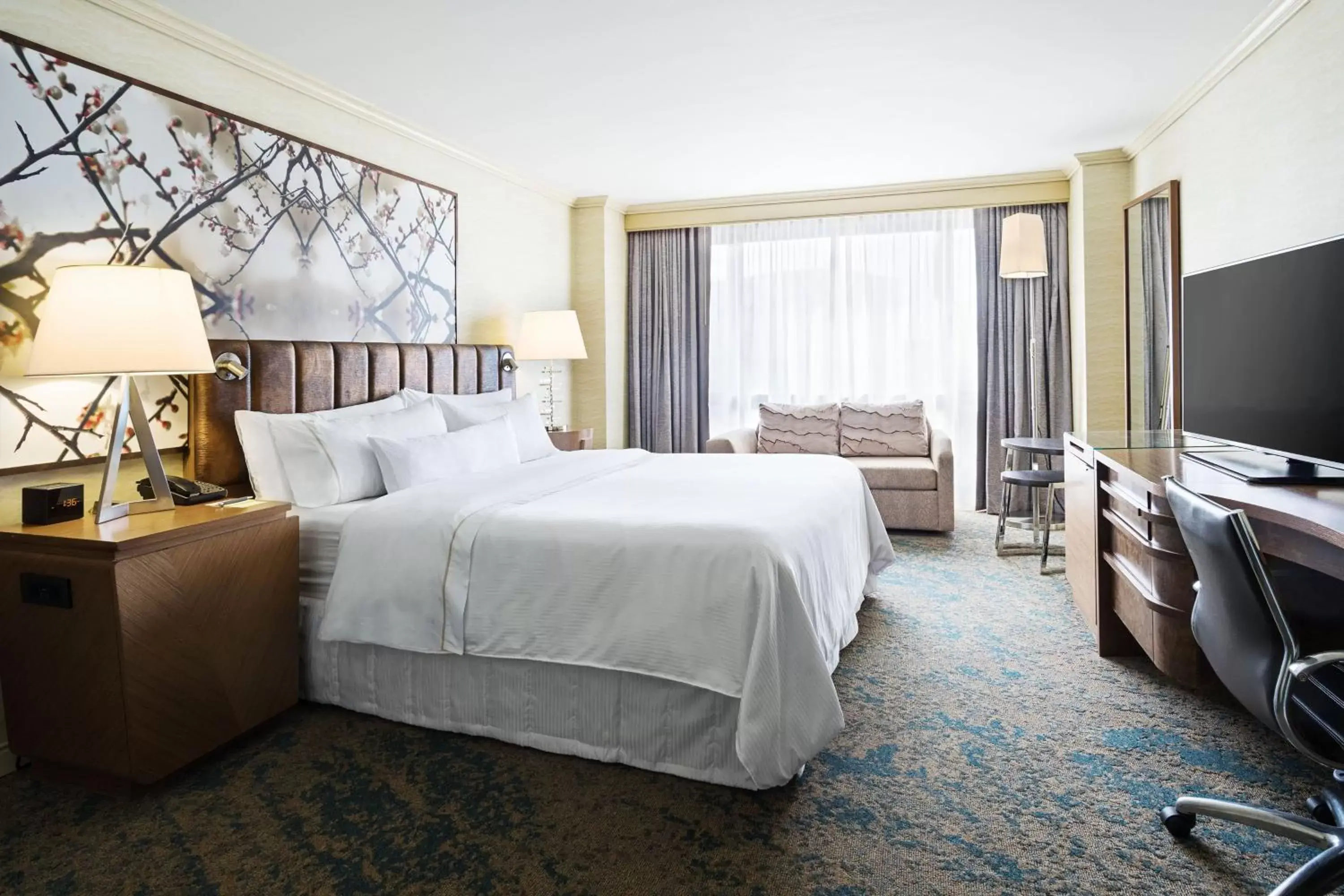 Photo of the whole room, Bed in The Westin Crystal City Reagan National Airport