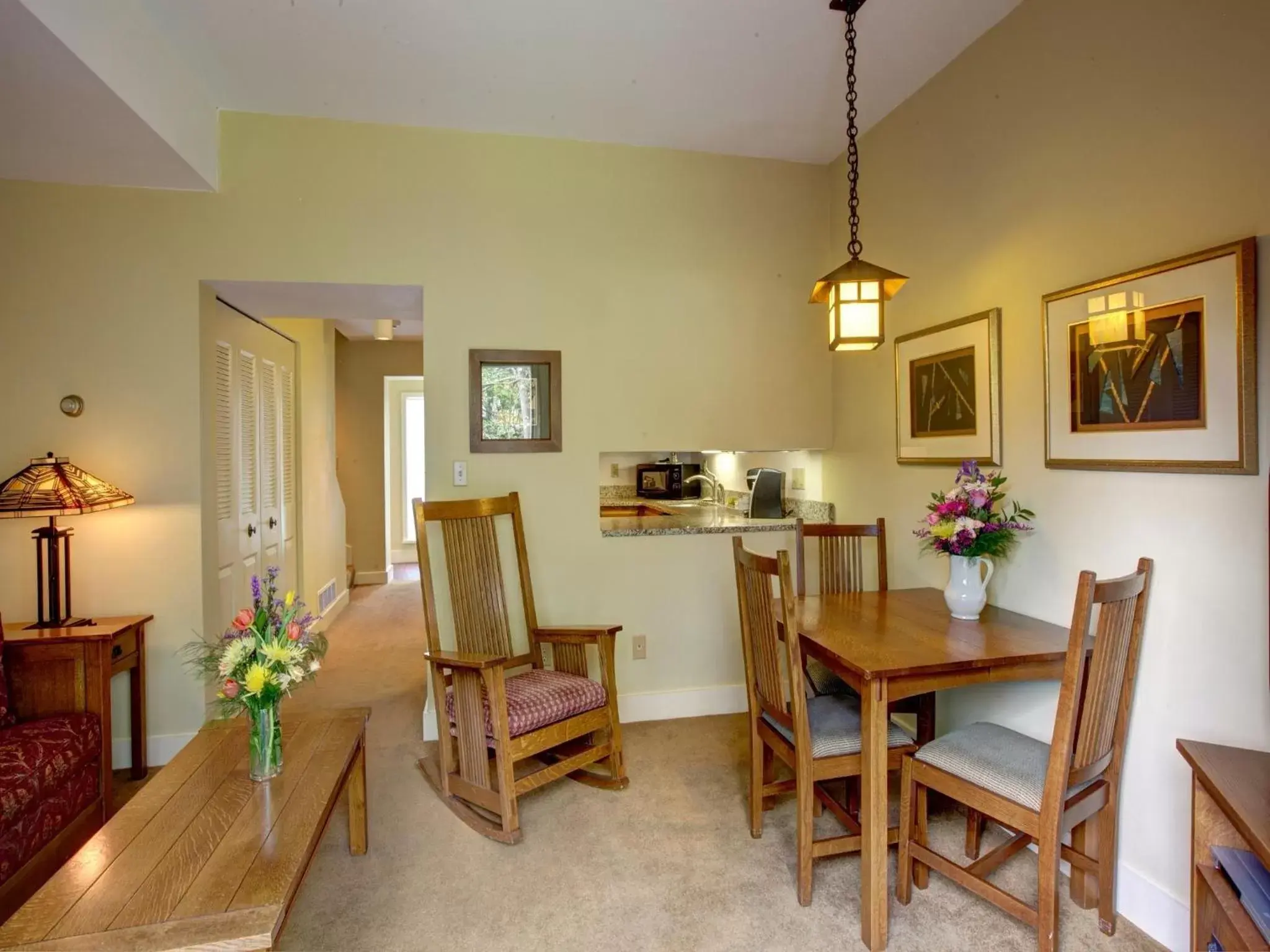 Living room, Dining Area in Geneva On The Lake Boutique Resort Hotel