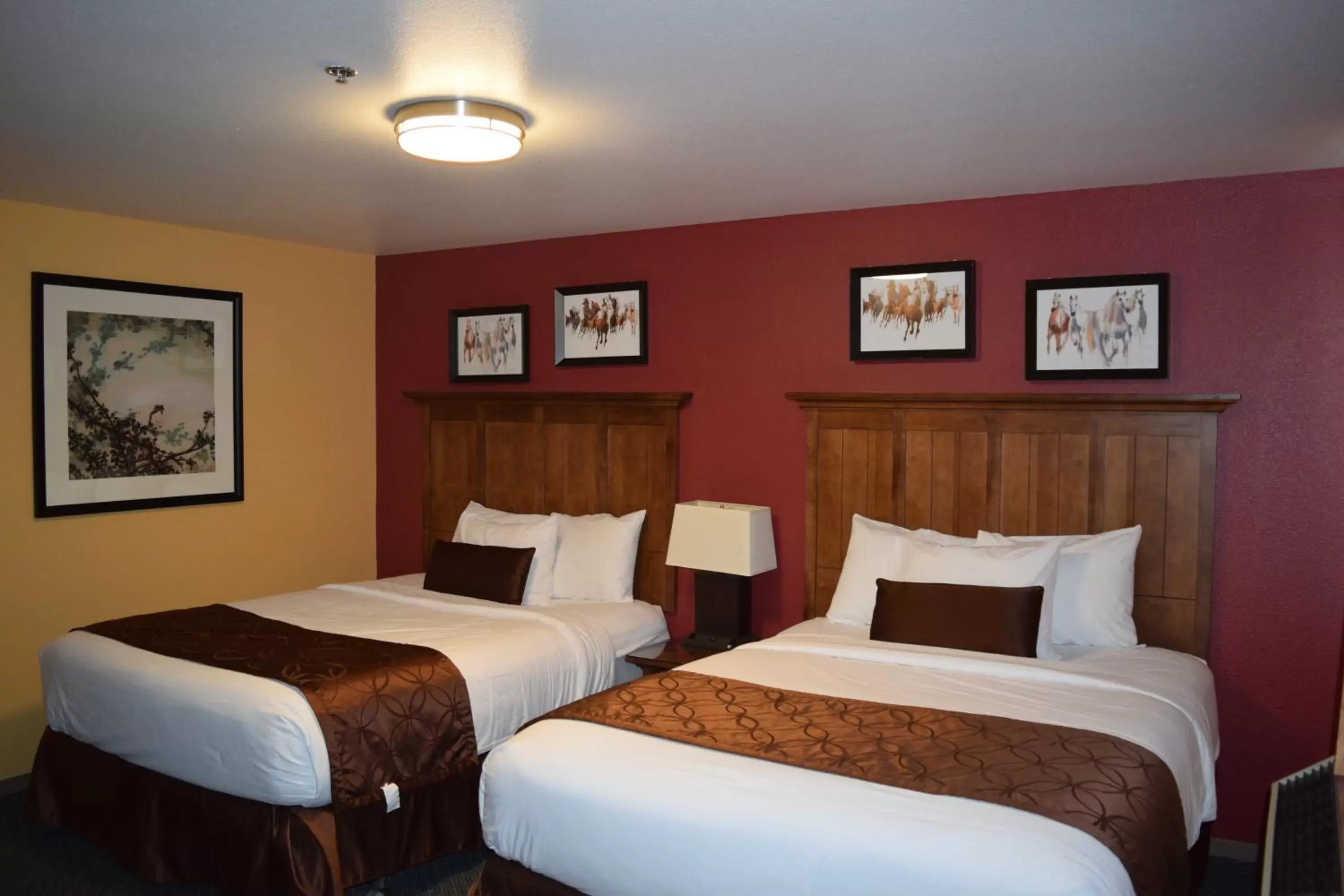 Bedroom, Bed in Royal Victorian Motel