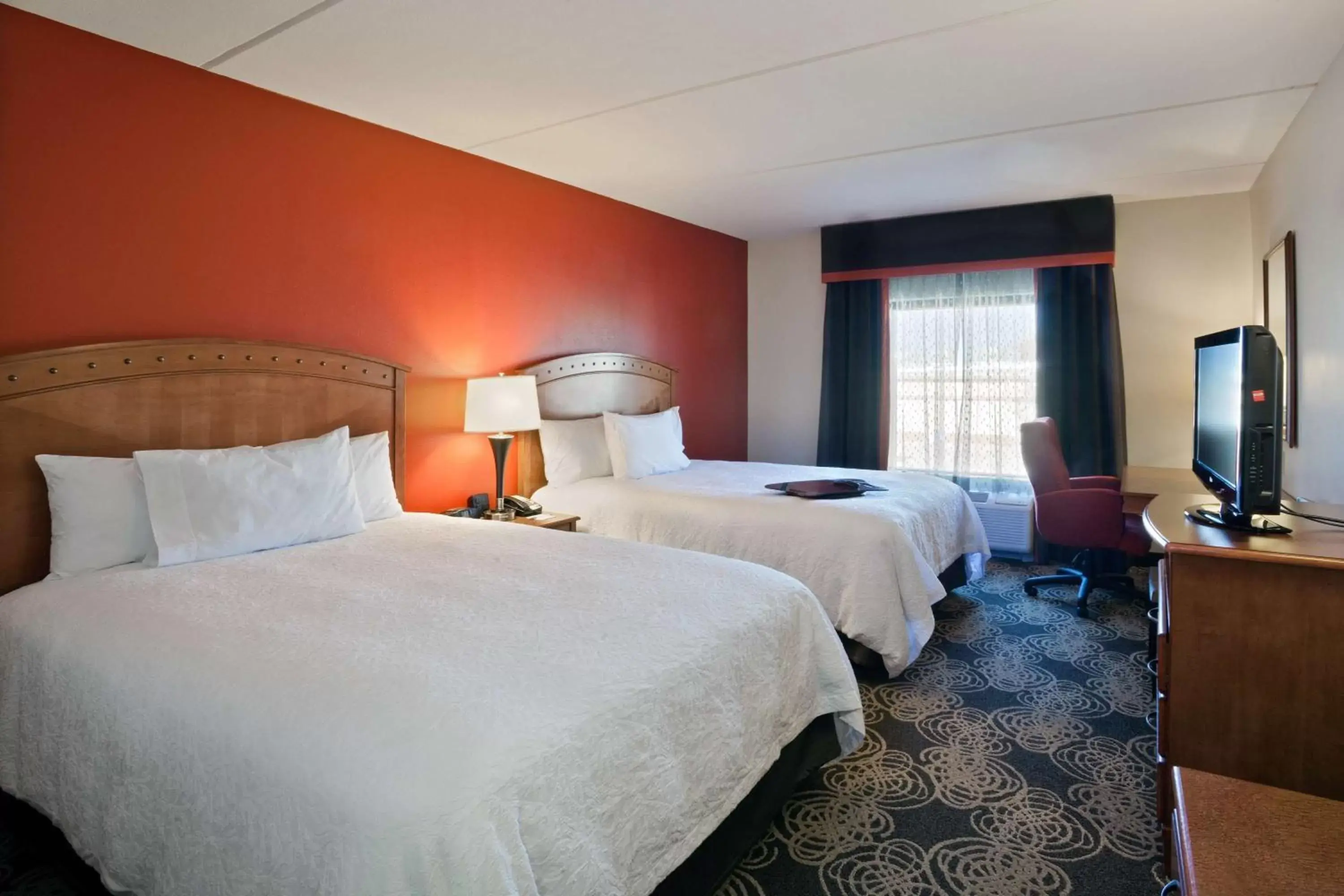 Bed in Hampton Inn & Suites Dallas-Allen