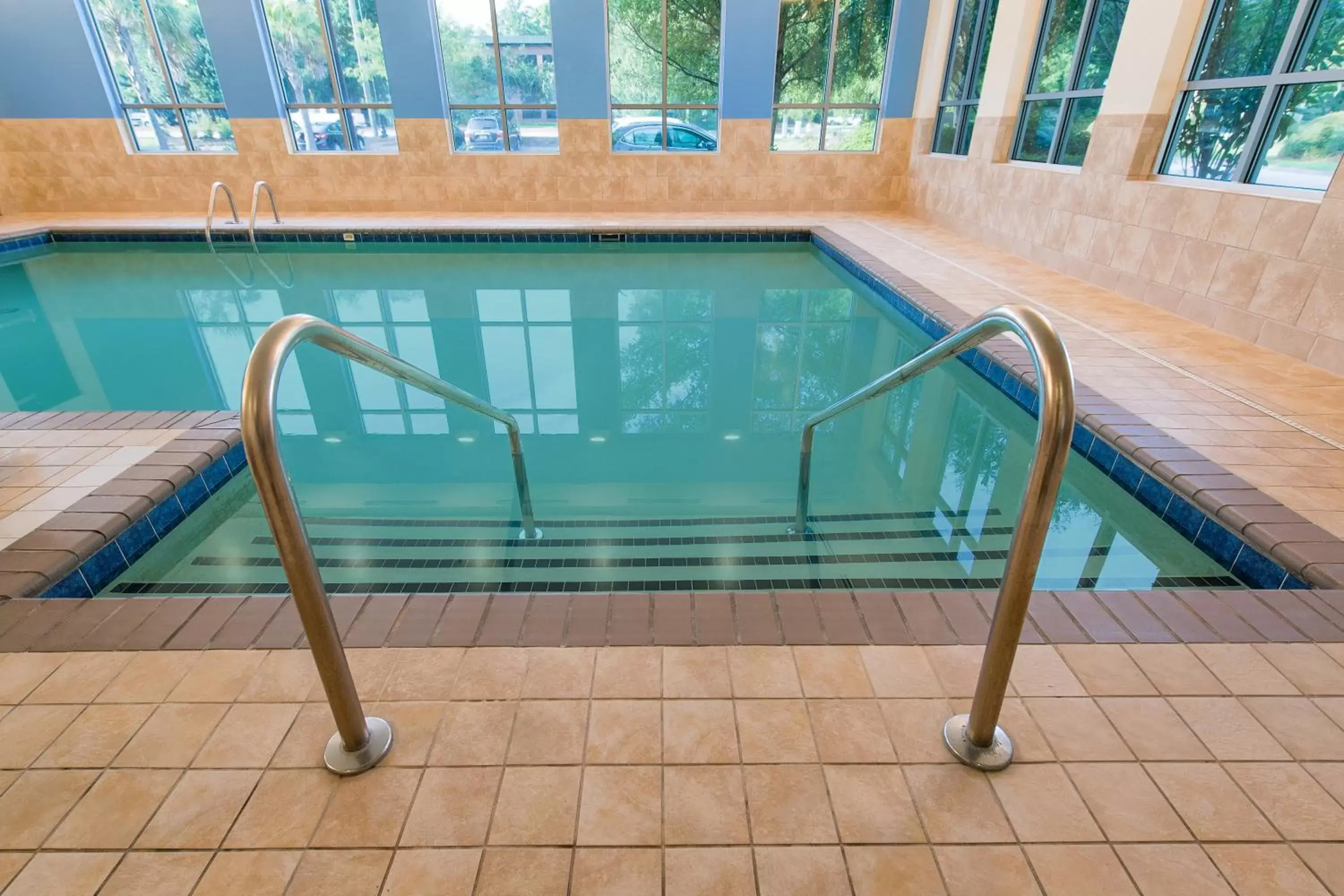 Swimming pool in Hyatt Place Charleston Airport / Convention Center Swimming pool in Hyatt Place Charleston Airport / Convention Center