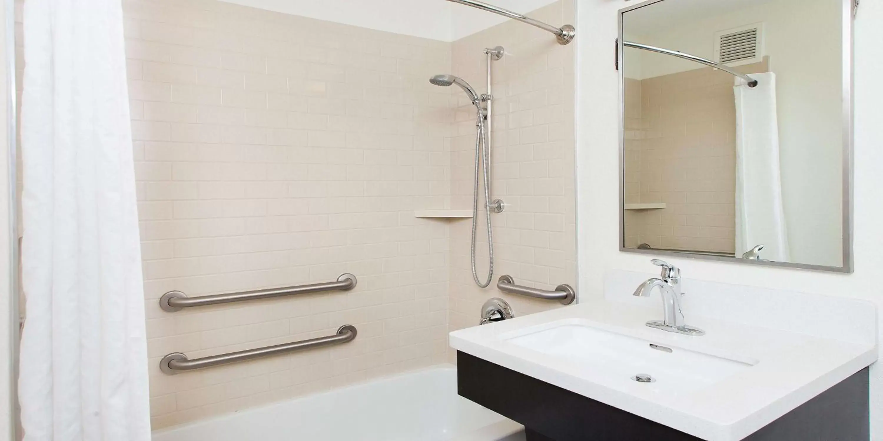 Bathroom in Sonesta Simply Suites Oklahoma City Airport