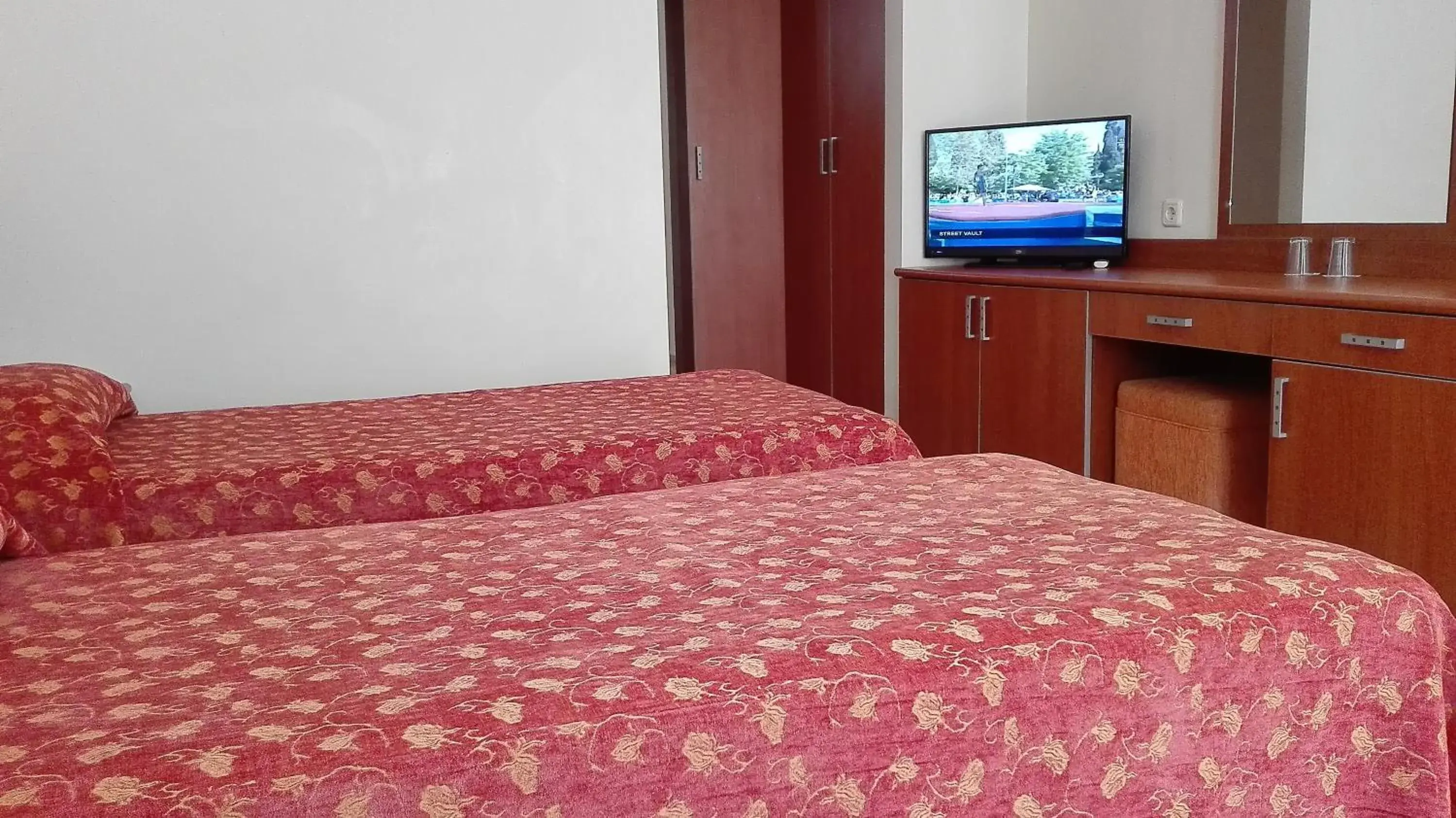 Photo of the whole room, Bed in Mavruka Hotel