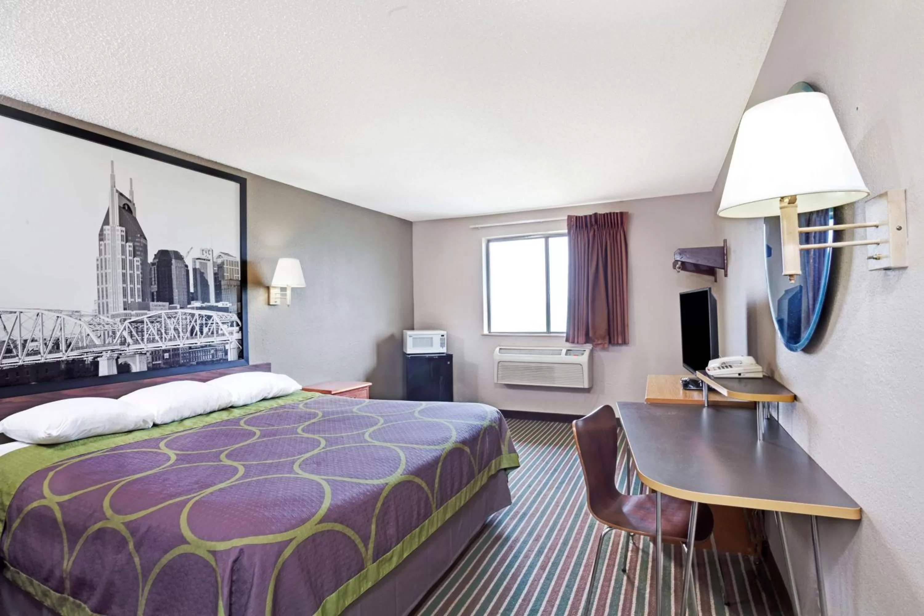 King Room - Non-Smoking in Super 8 by Wyndham Nashville/ Dntn/ Opryland Area