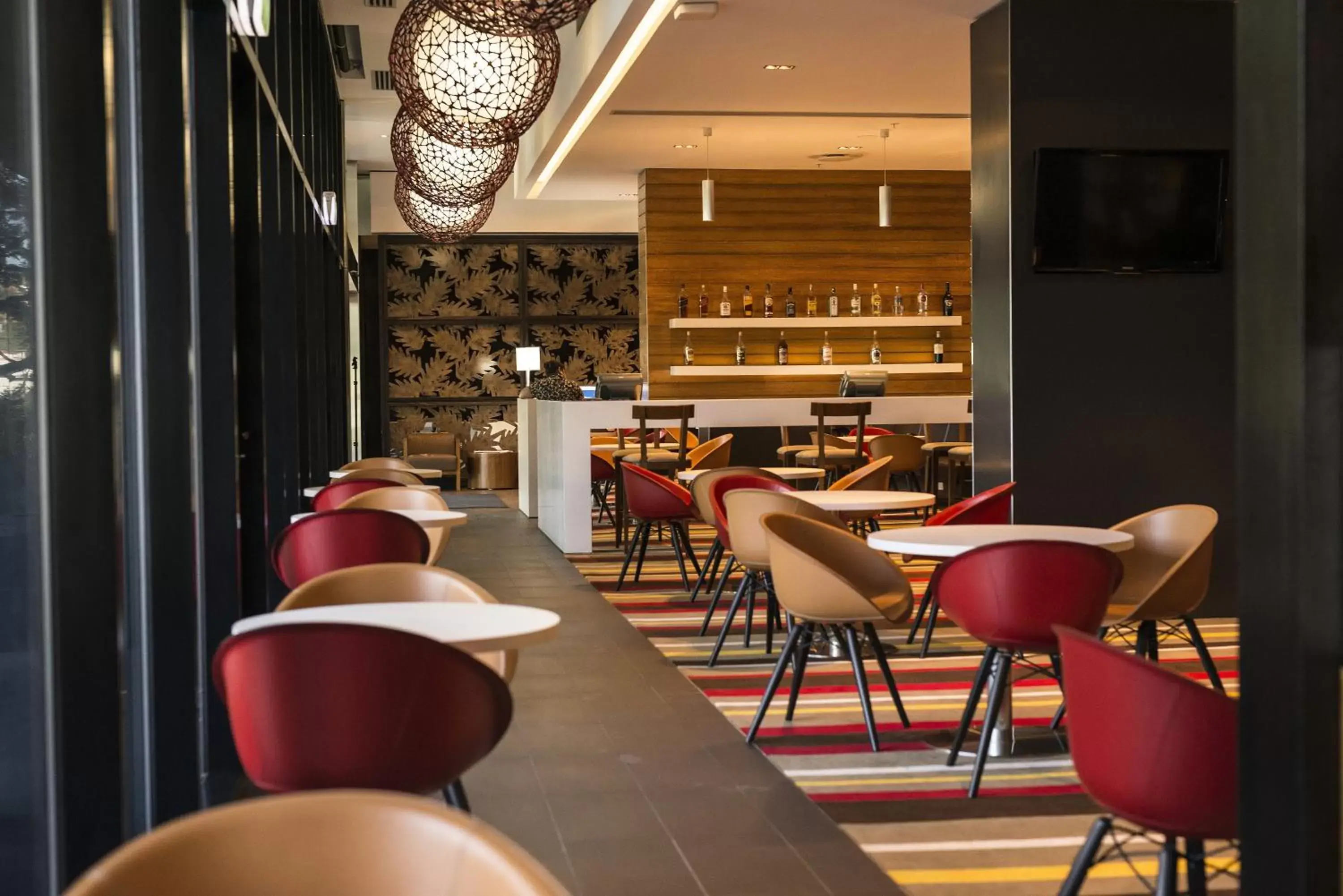 Restaurant/places to eat, Lounge/Bar in Holiday Inn Express Port Moresby, an IHG Hotel