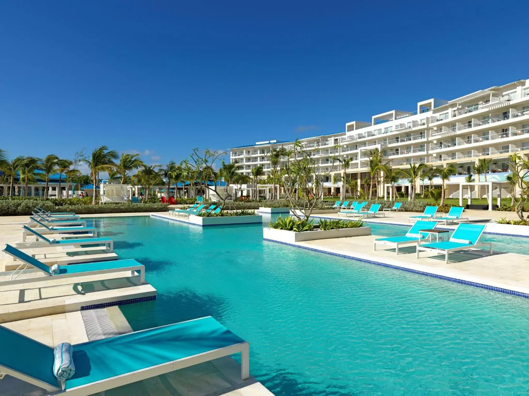Swimming pool in Margaritaville Beach Resort Cap Cana Wave - An All-Inclusive Experience for All Swimming pool in Margaritaville Beach Resort Cap Cana Wave - An All-Inclusive Experience for All