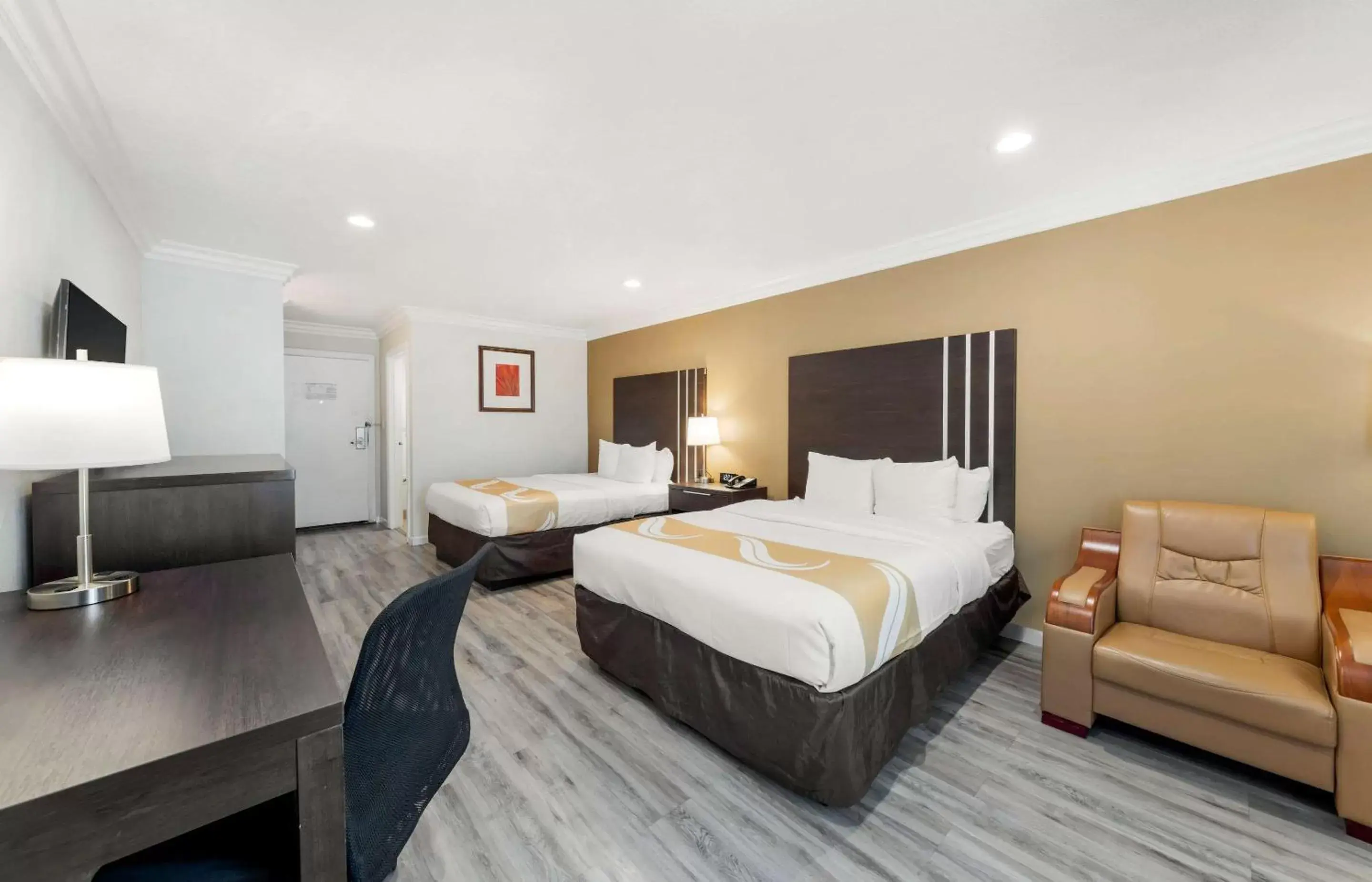 Bedroom in Quality Inn Long Beach - Signal Hill