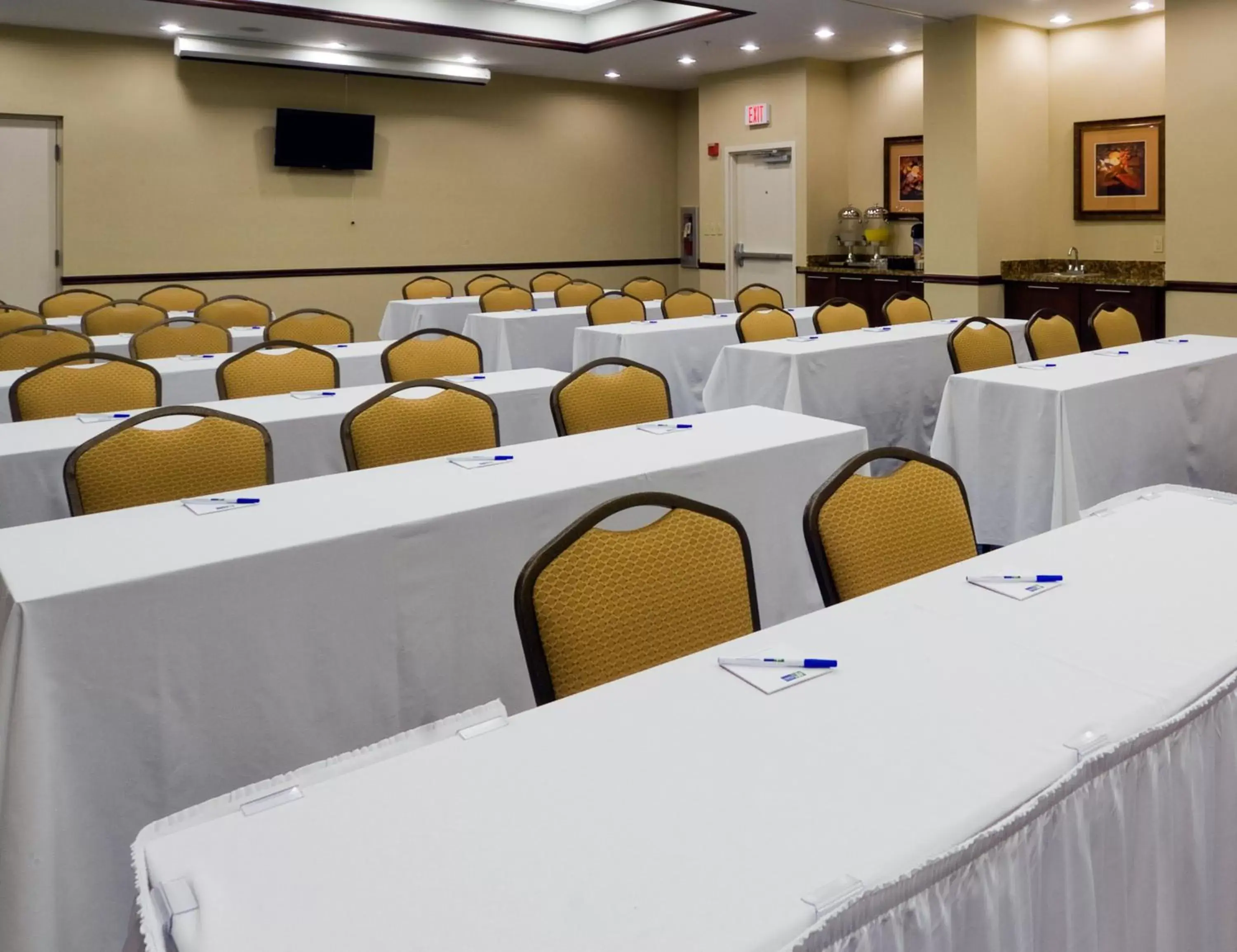 Meeting/conference room in Holiday Inn Express & Suites Miami Kendall, an IHG Hotel