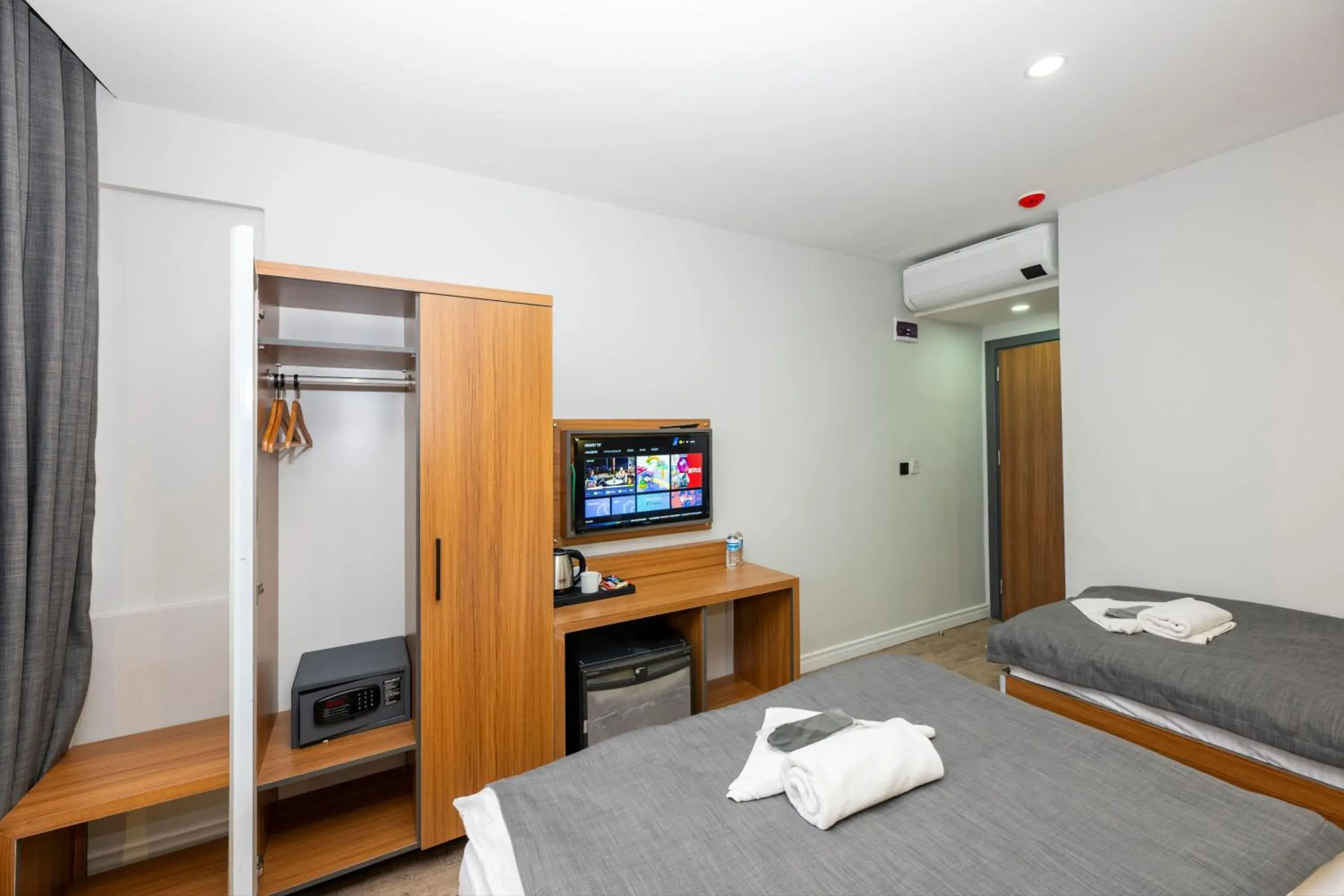 TV and multimedia, TV/Entertainment Center in Mayza Otel