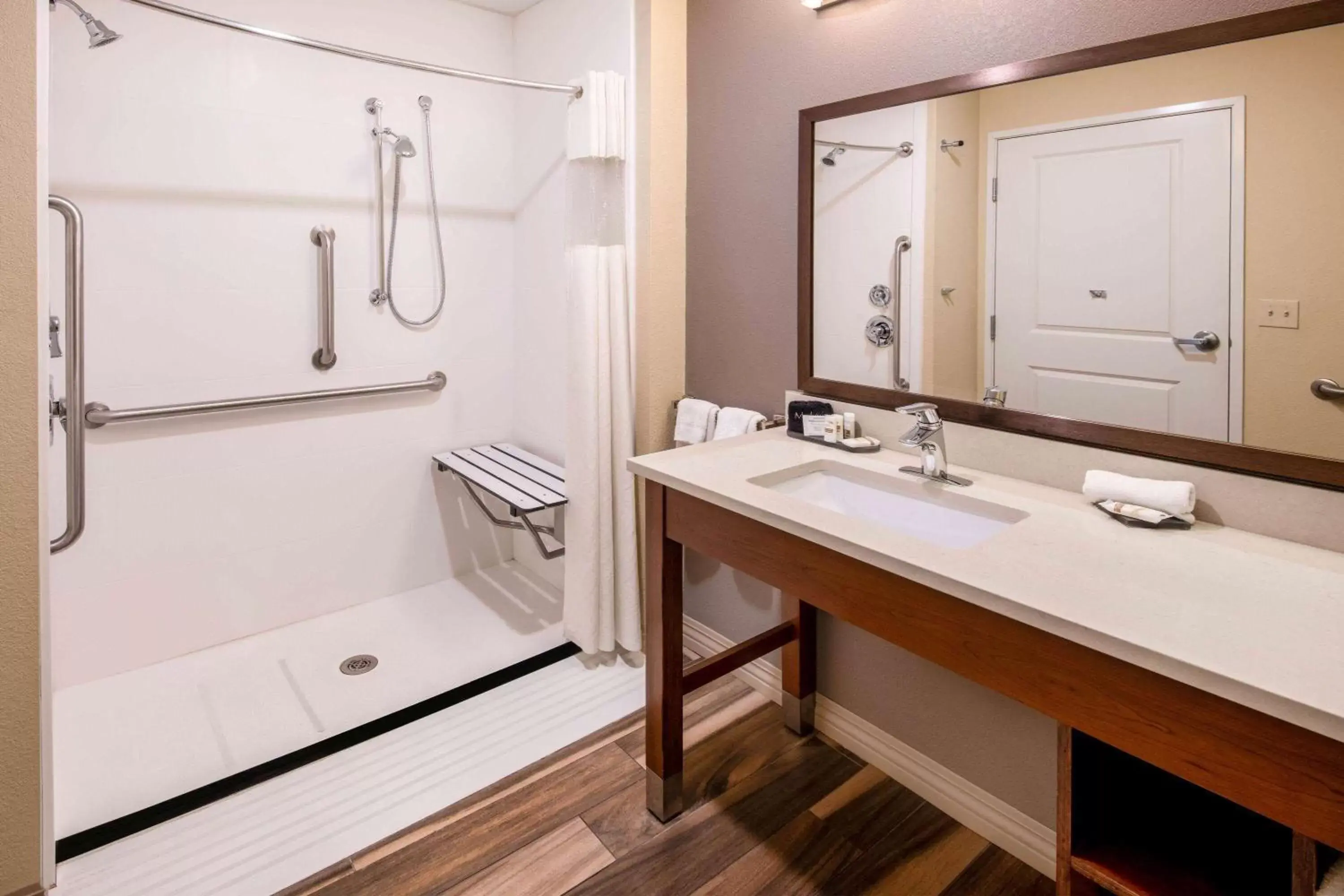 Shower, Bathroom in La Quinta by Wyndham Durango