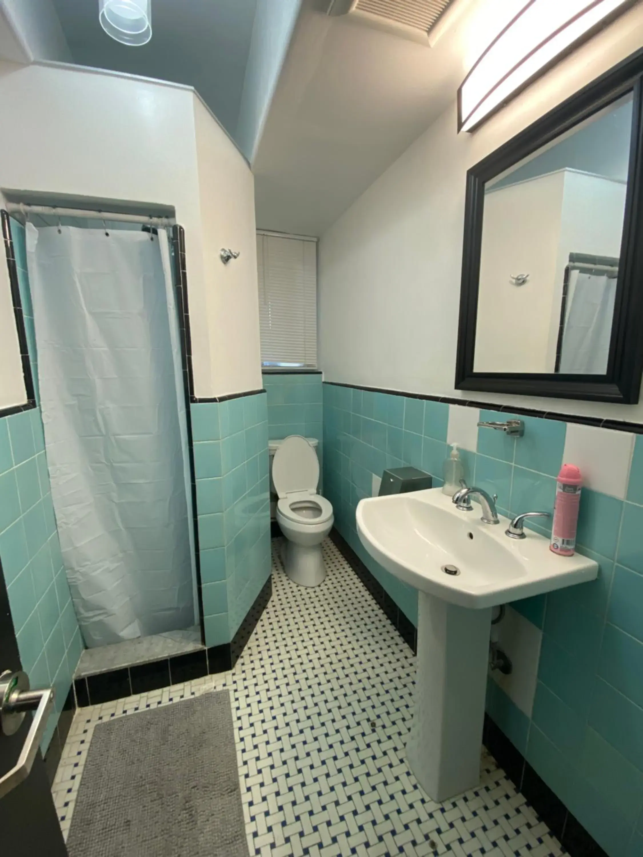 Bathroom in Hoosville Hostel (Formerly The Everglades Hostel)