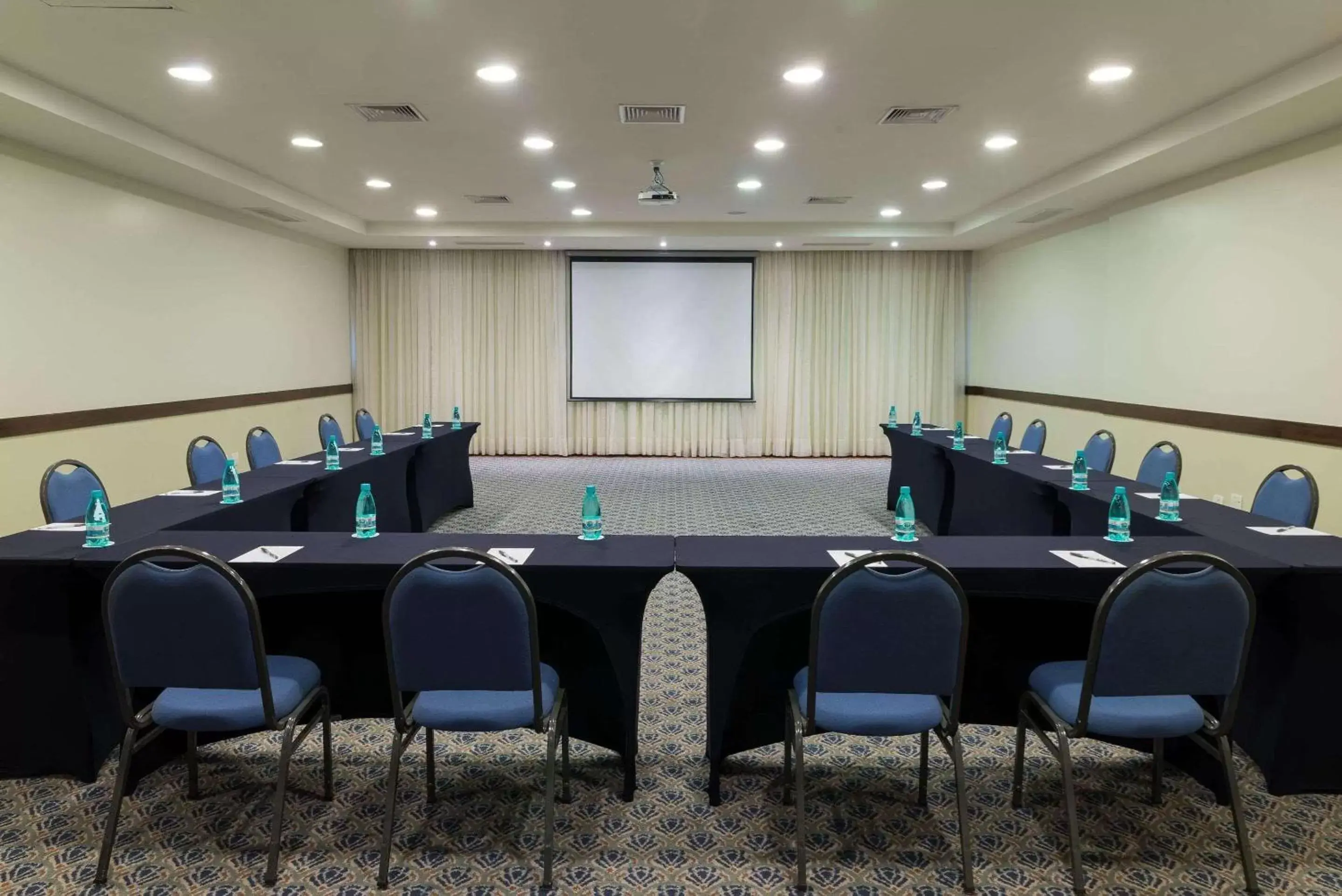 Meeting/conference room in Radisson Hotel Curitiba