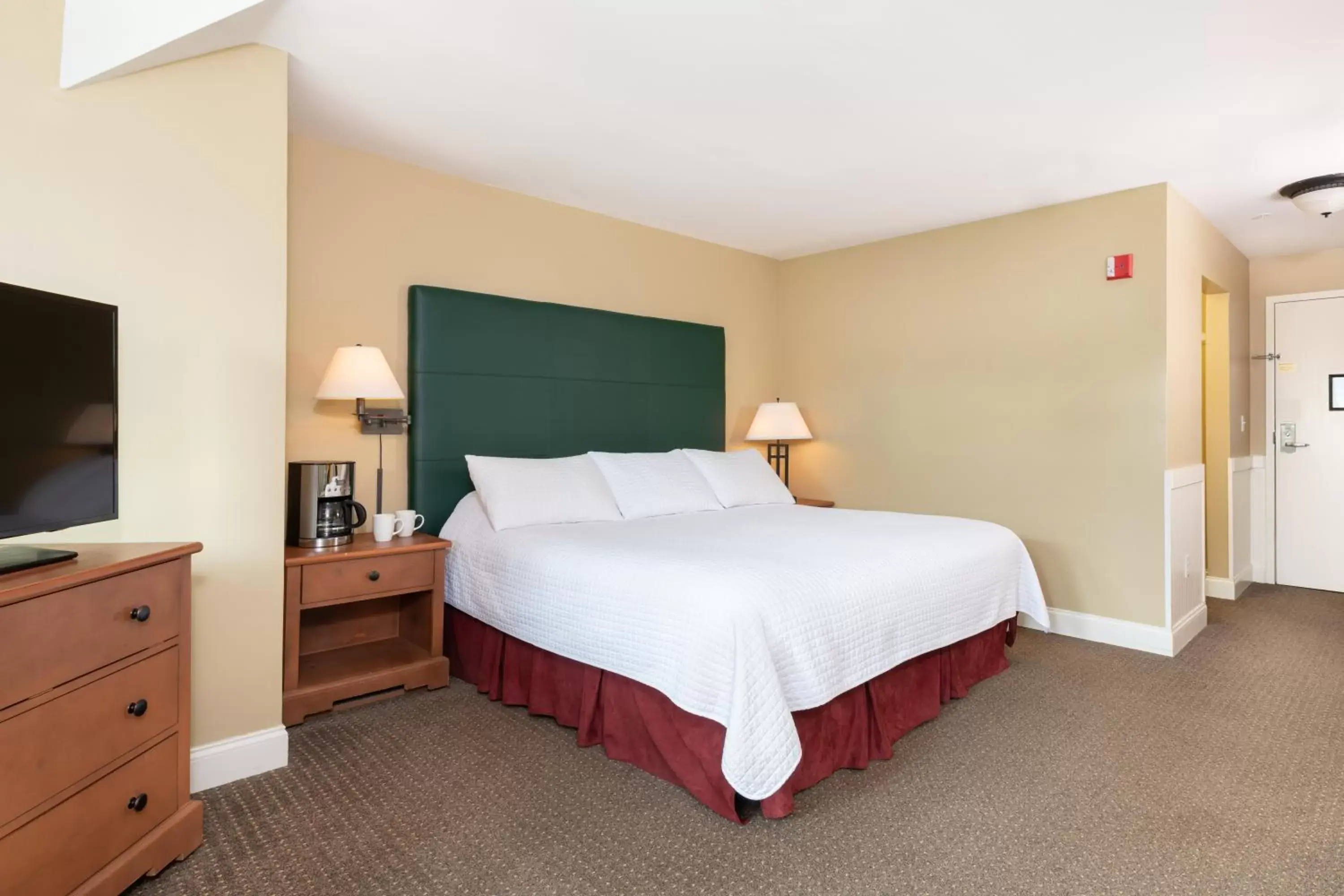 Photo of the whole room, Bed in Grand Summit Resort