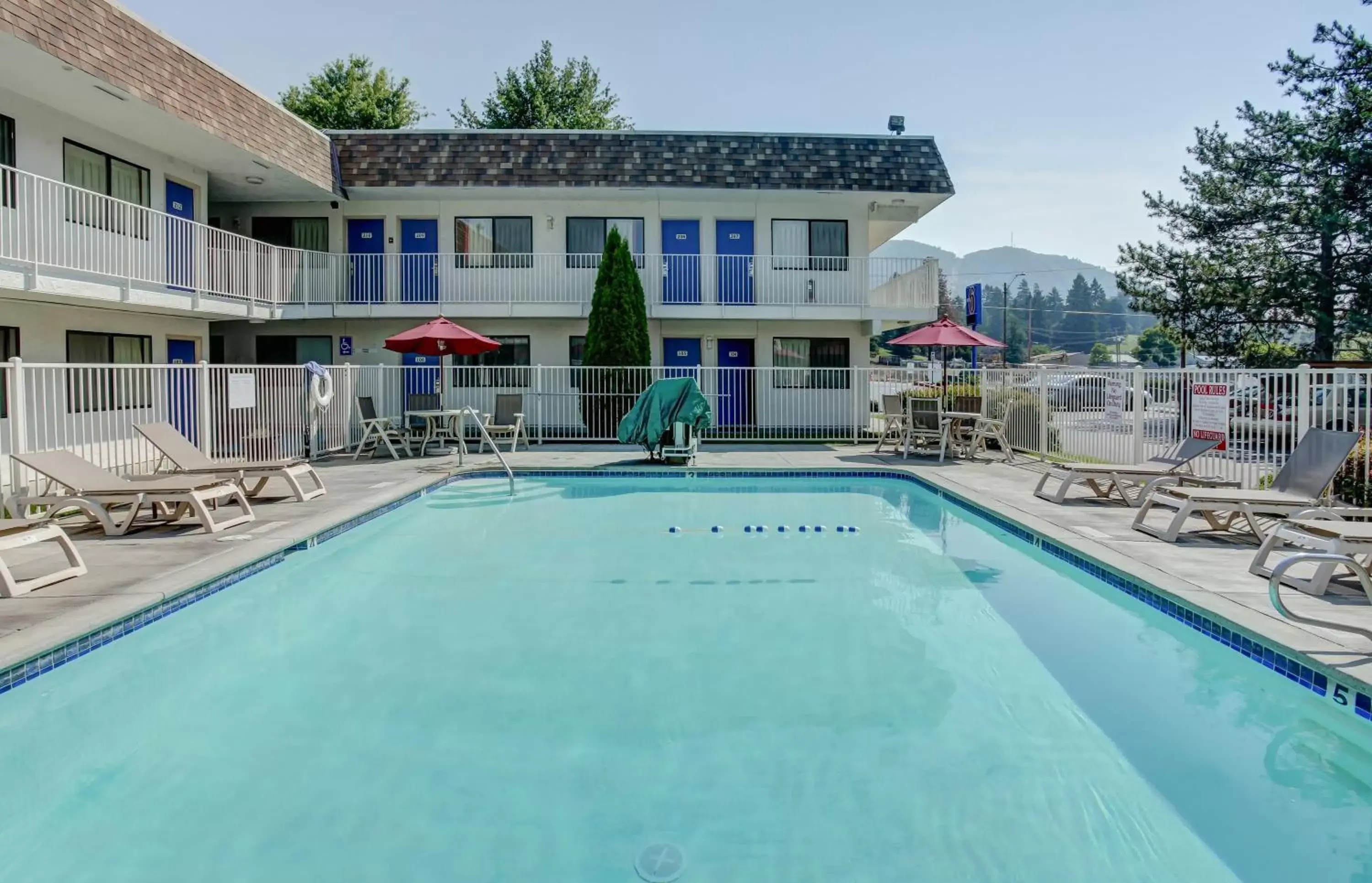 Swimming pool in Motel 6-Grants Pass, OR Swimming pool in Motel 6-Grants Pass, OR