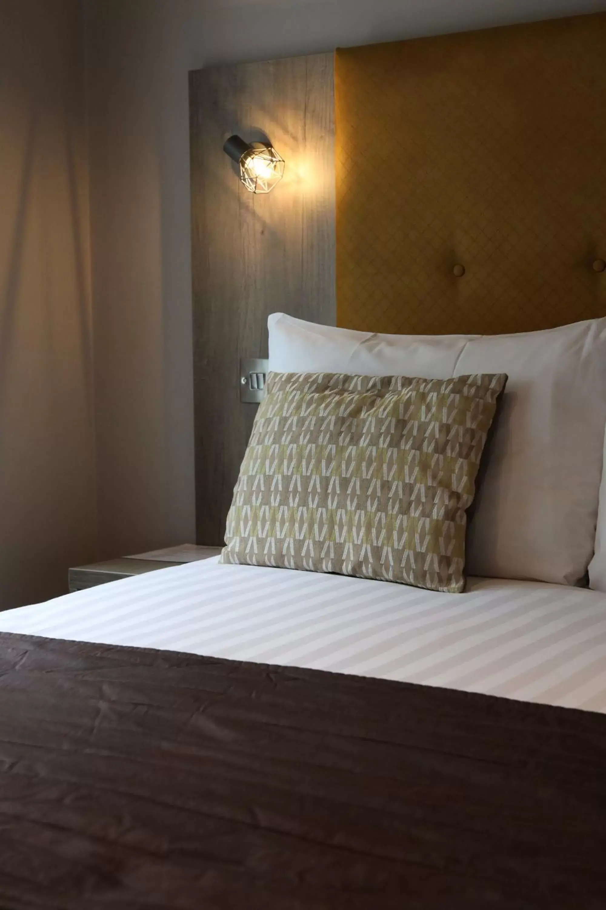 Bed in Euston Square Hotel