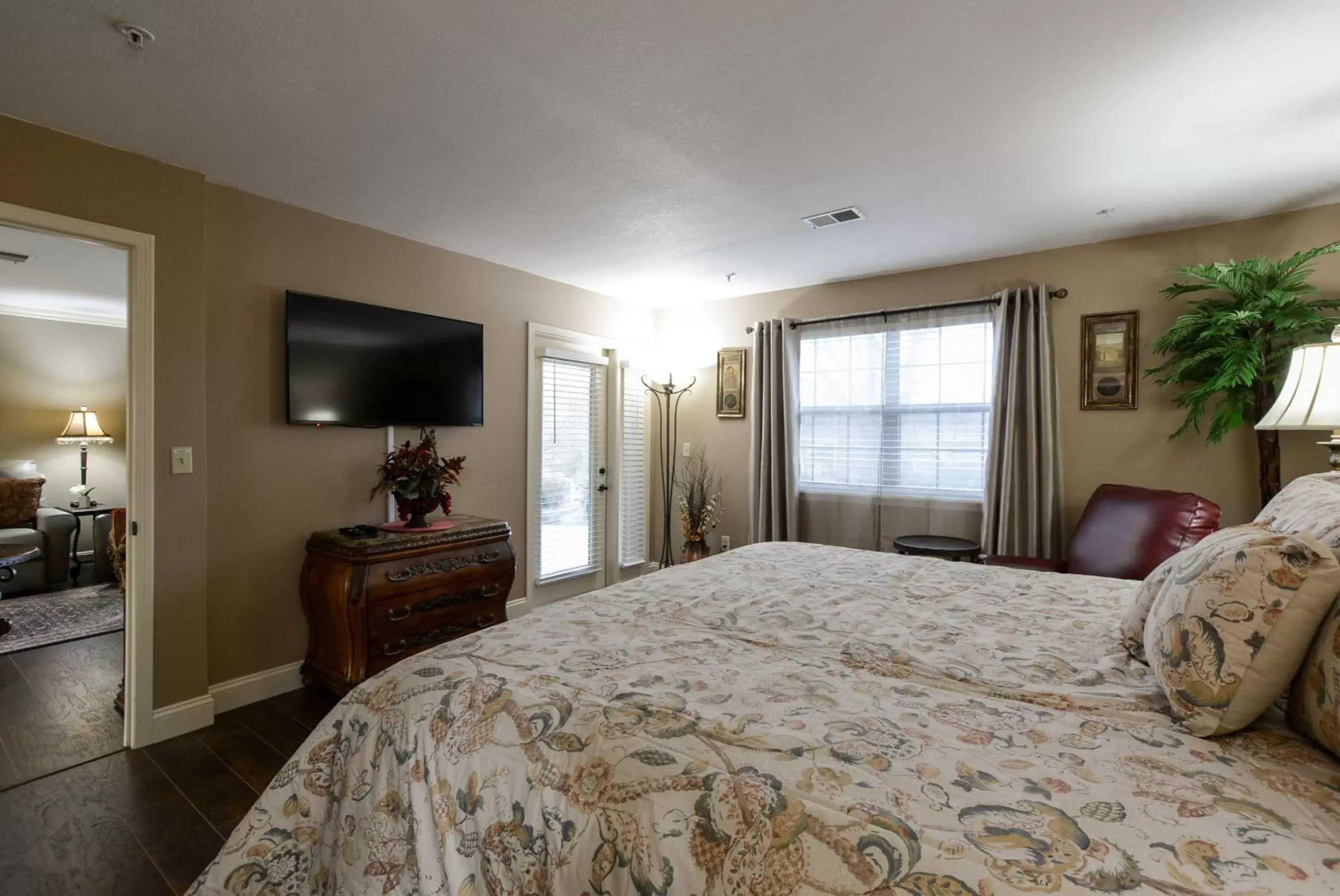 Bed in Luxury Condos at Thousand Hills - Branson -Beautifully Remodeled