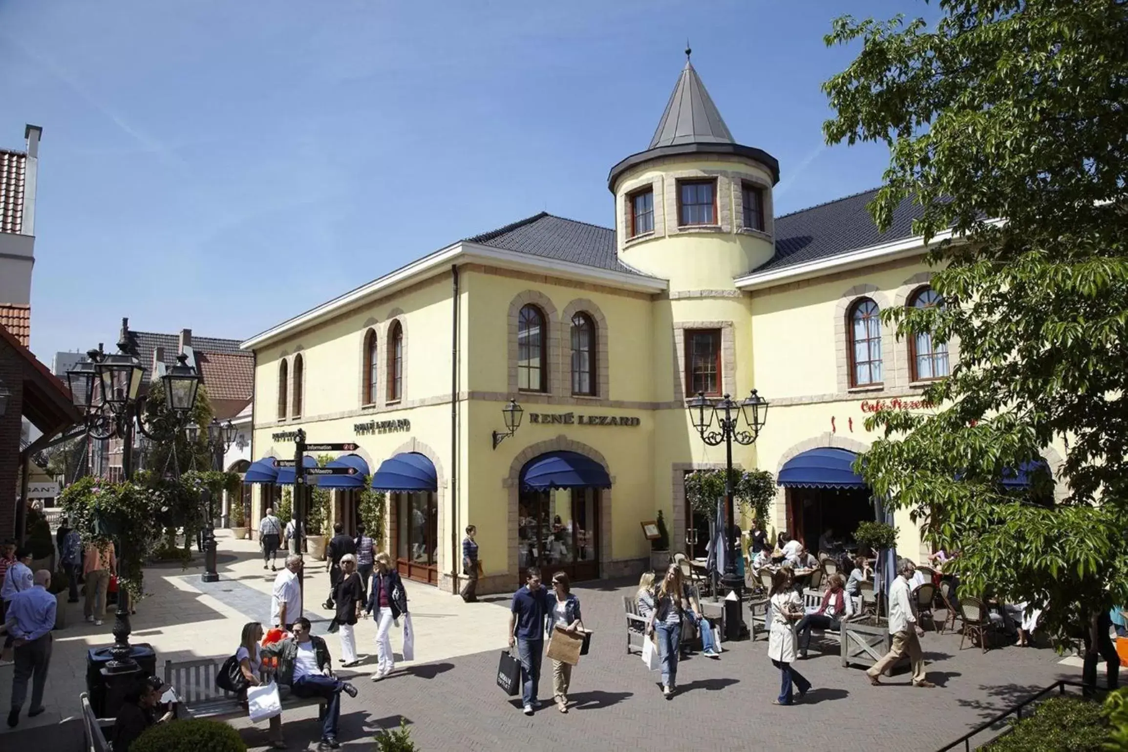 On-site shops in Hotel Roermond Next Door