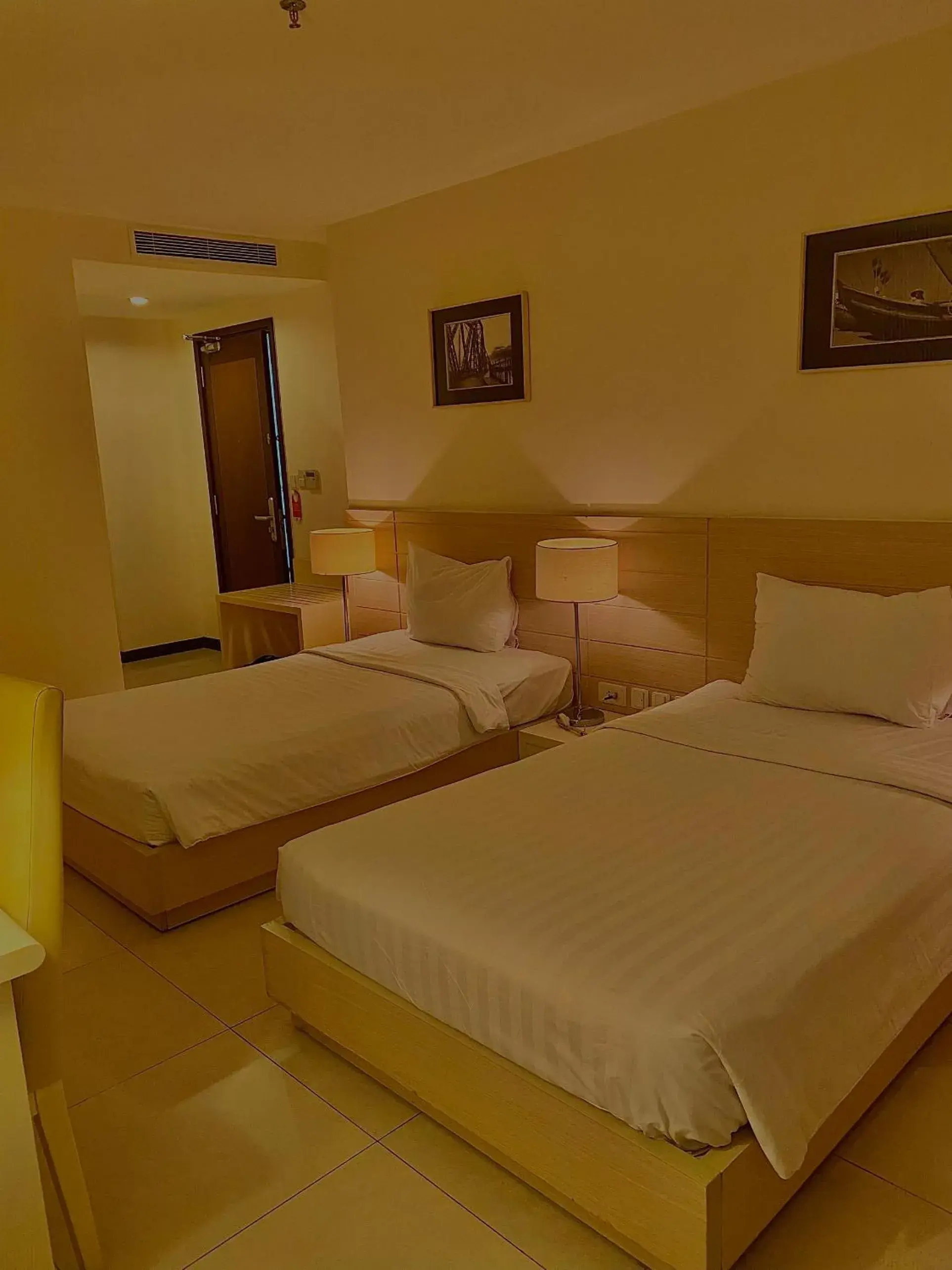 Bed in Nhi Phi Hotel