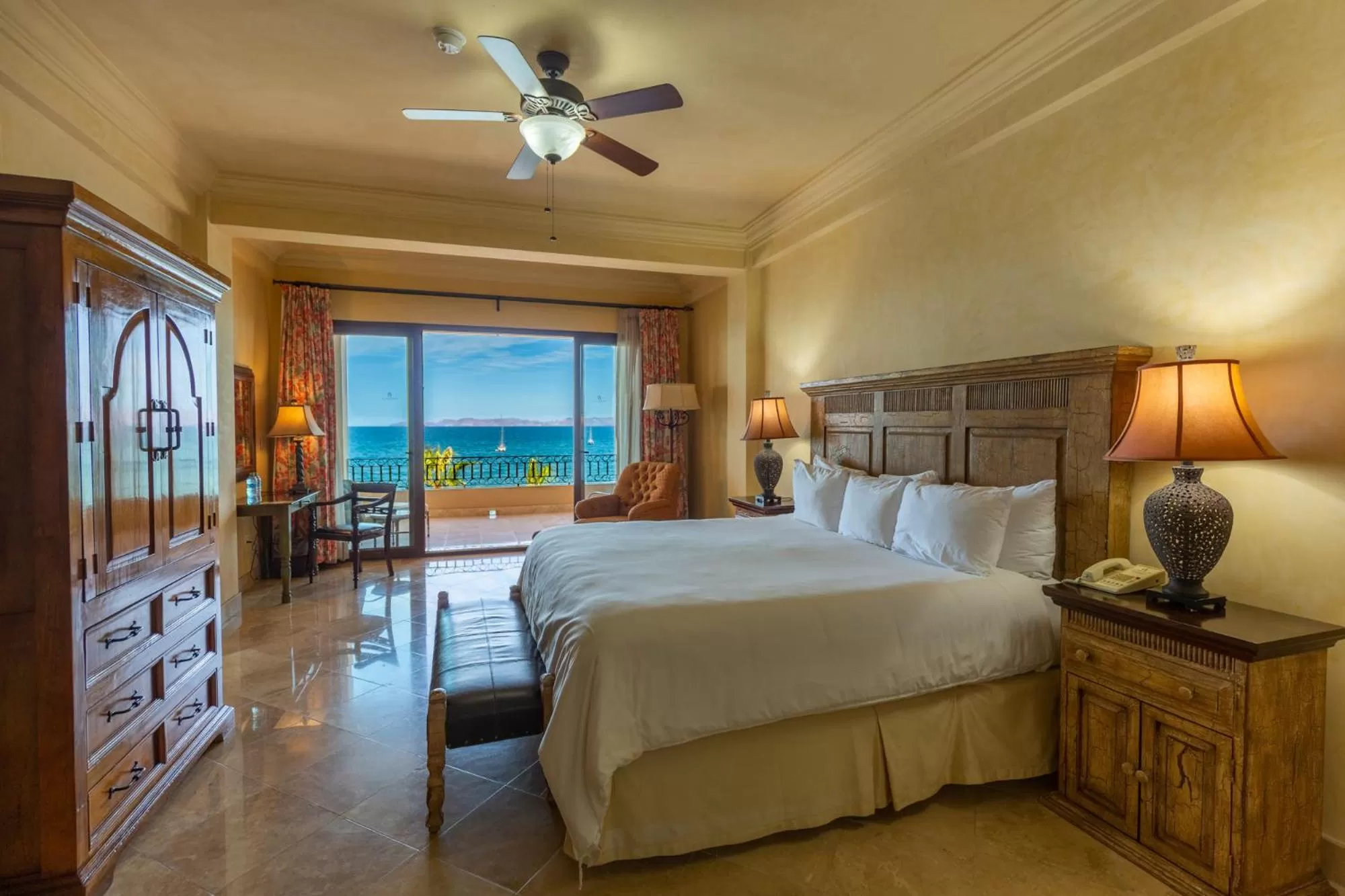 Sea view, Bed in La Mision Loreto