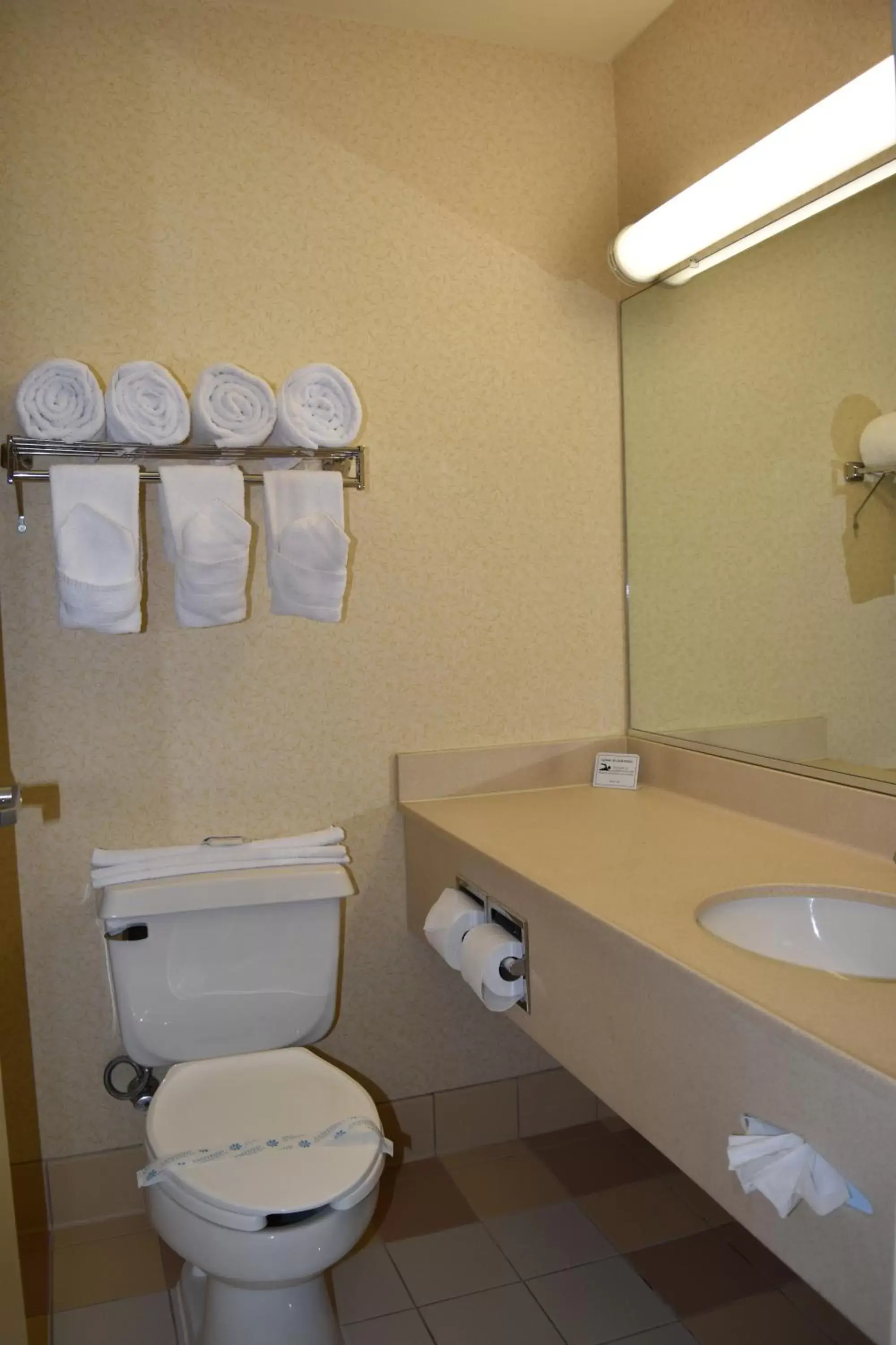 Bathroom in Motel 6-Anderson, IN - Indianapolis