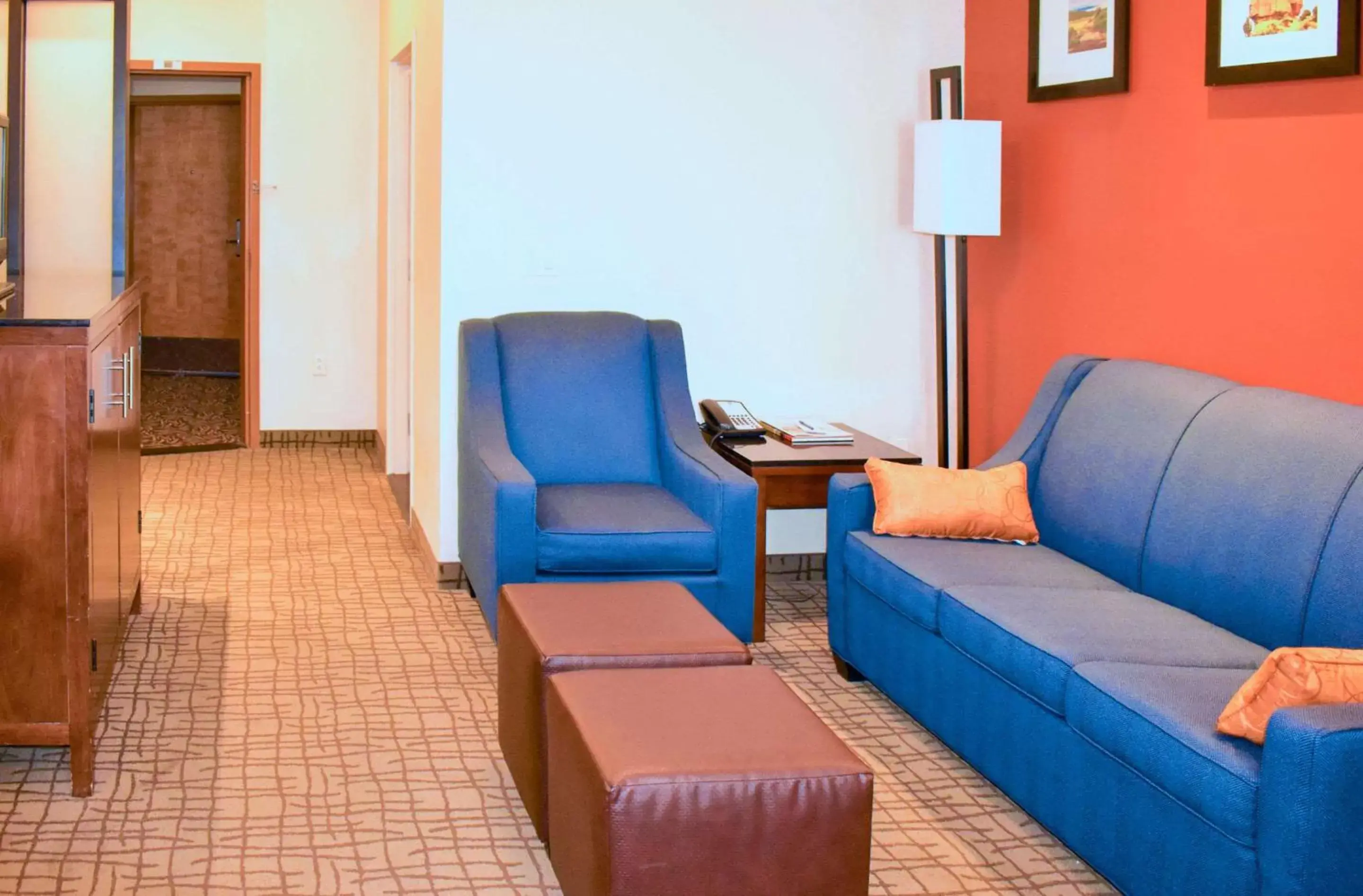 Photo of the whole room in Comfort Suites Roswell