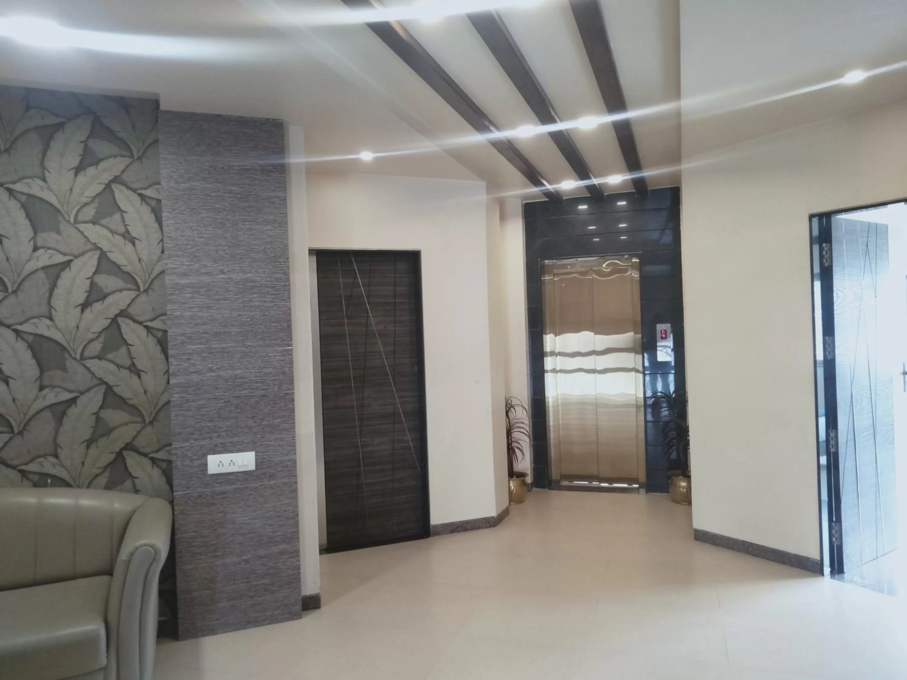 elevator, Bed in Hotel Udayanraje Palace