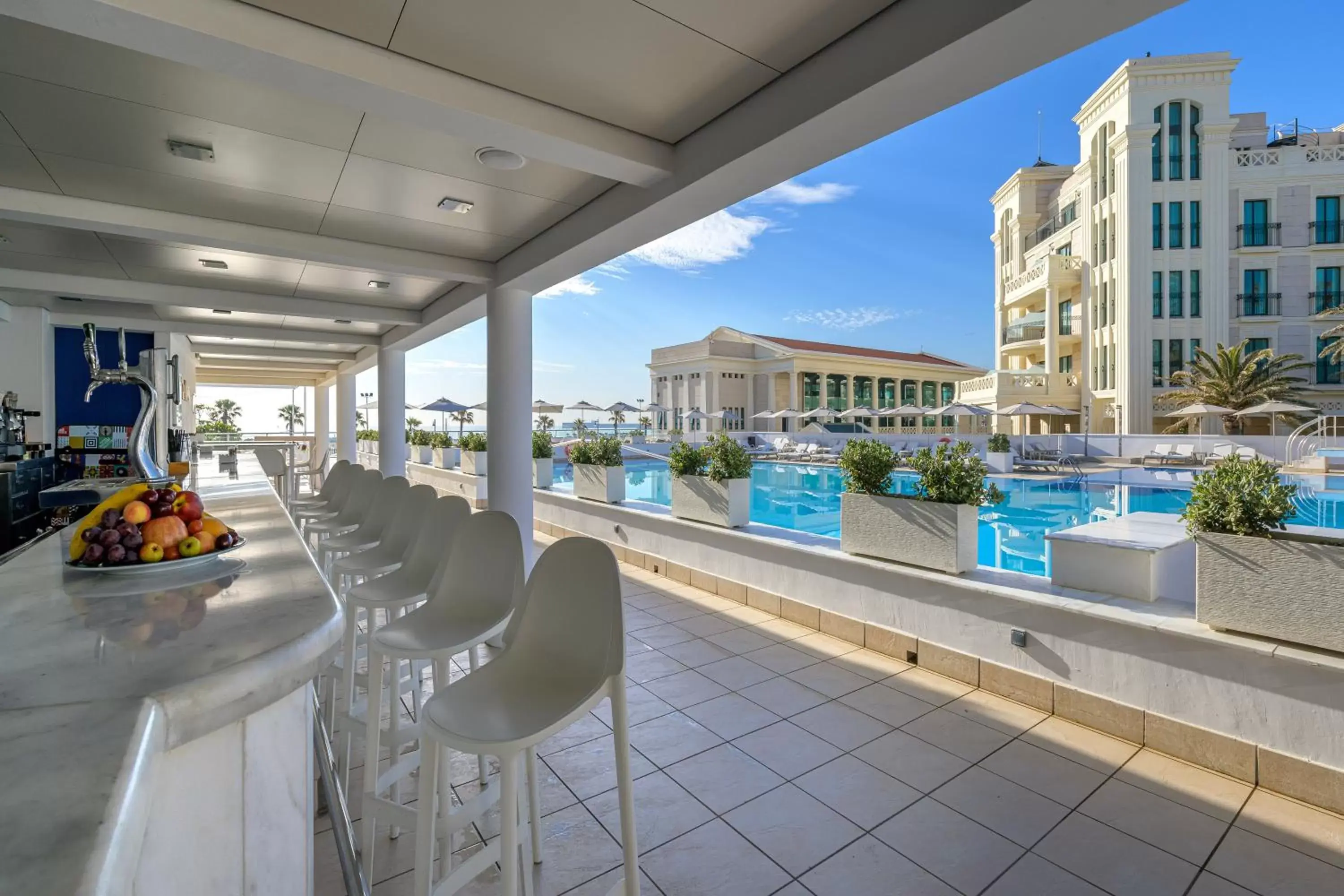 Lounge or bar, Swimming Pool in Las Arenas Balneario Resort