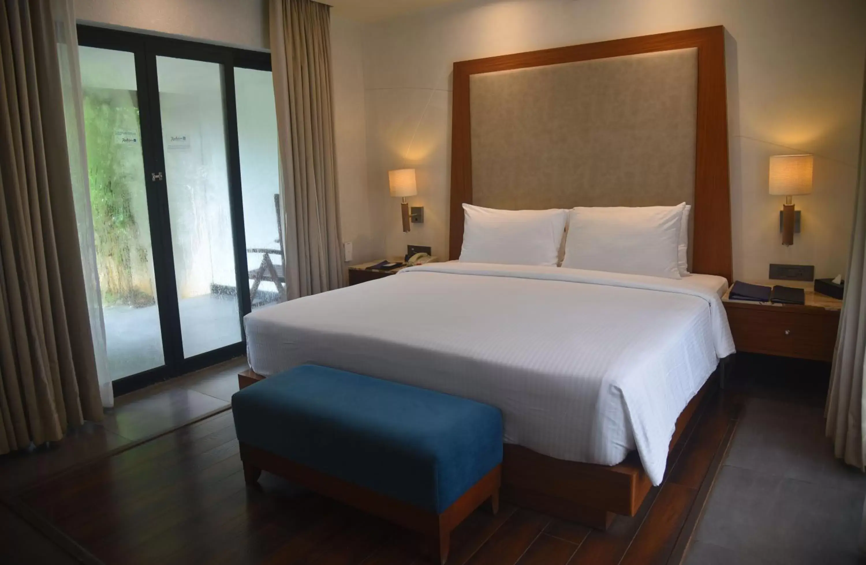 Bed in Radisson Blu Resort & Spa Alibaug