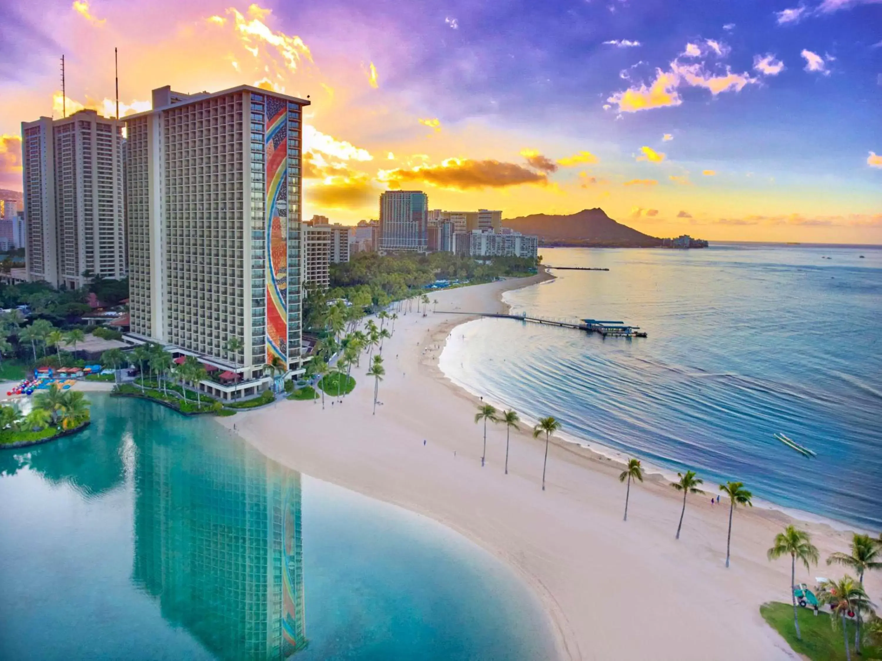 Property building in Hilton Hawaiian Village Waikiki Beach Resort