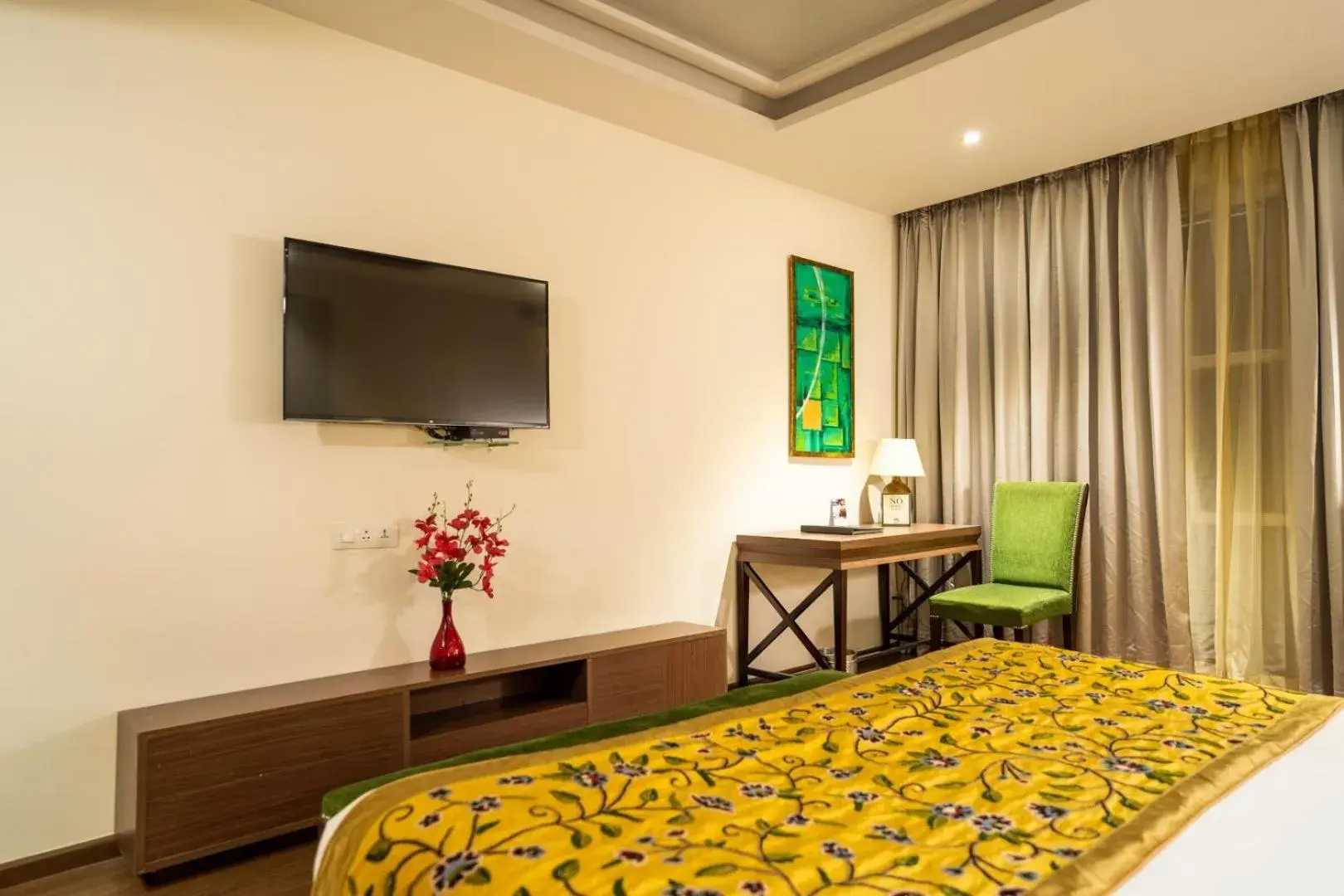 Bed, TV/Entertainment Center in Indraprastha Spa Resort