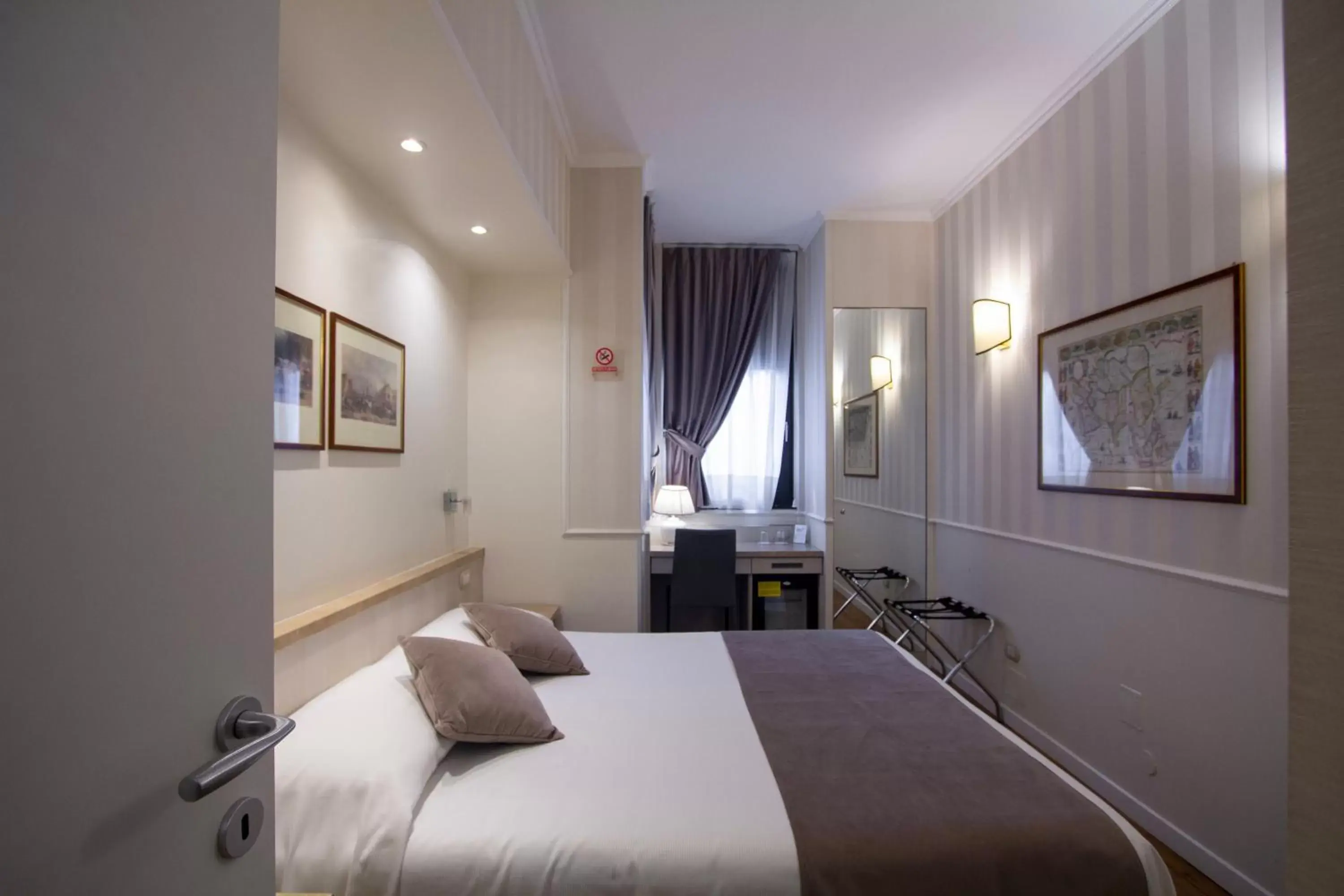 Bedroom, Bed in Hotel Flora Bedroom, Bed in Hotel Flora