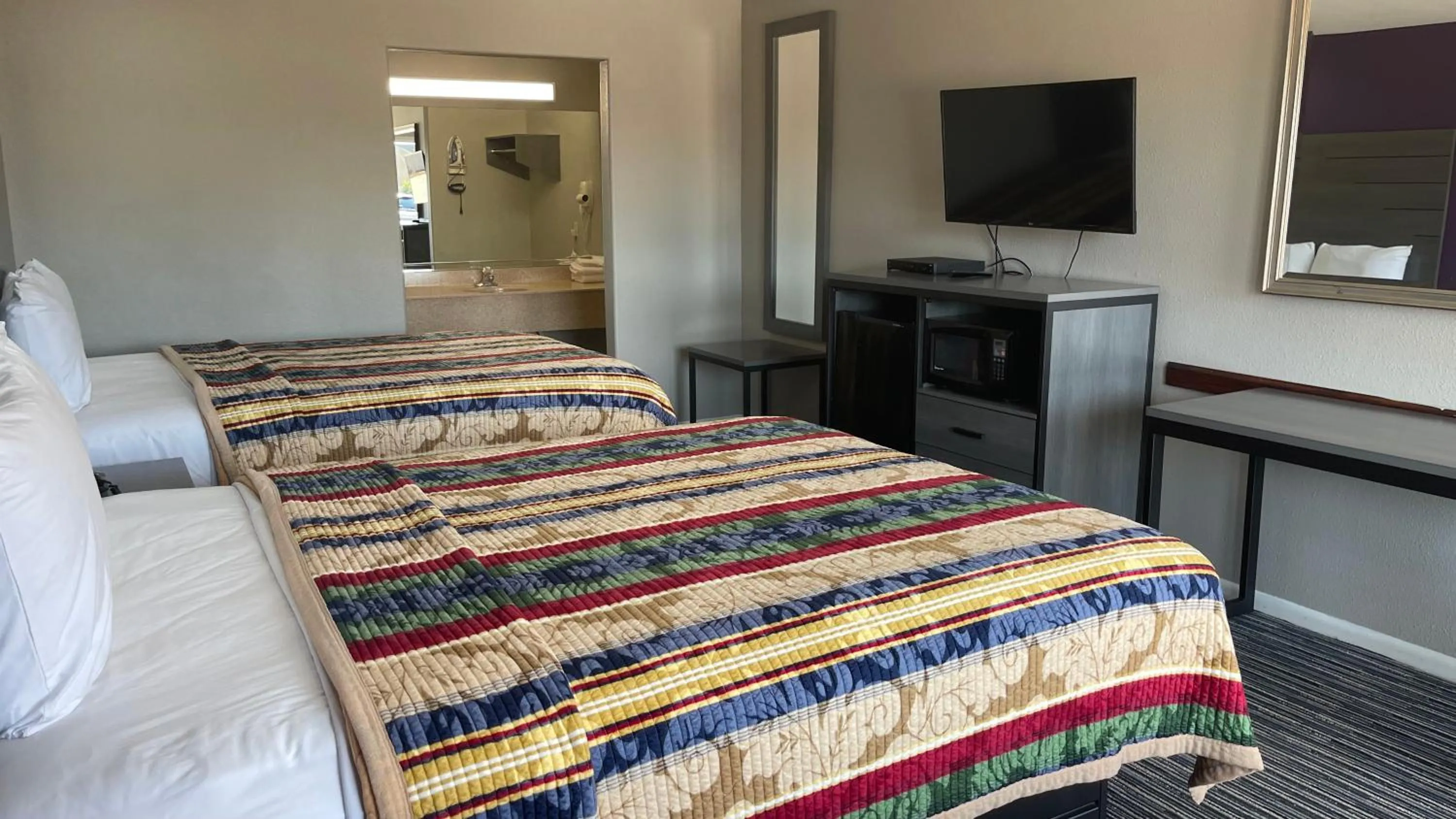 Bed in Executive Inn and Suites Houston