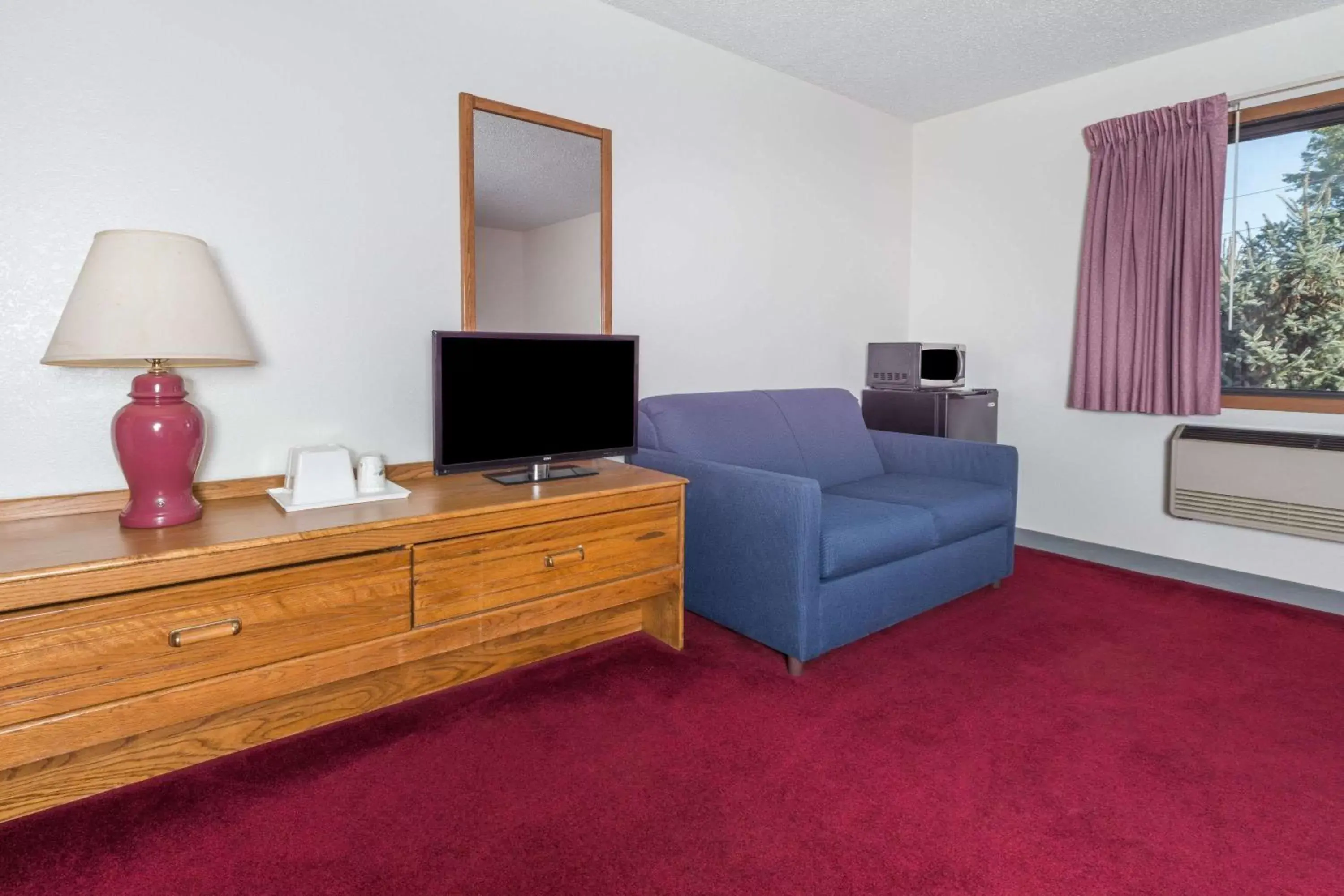 TV/Entertainment Center in Super 8 by Wyndham Front Royal