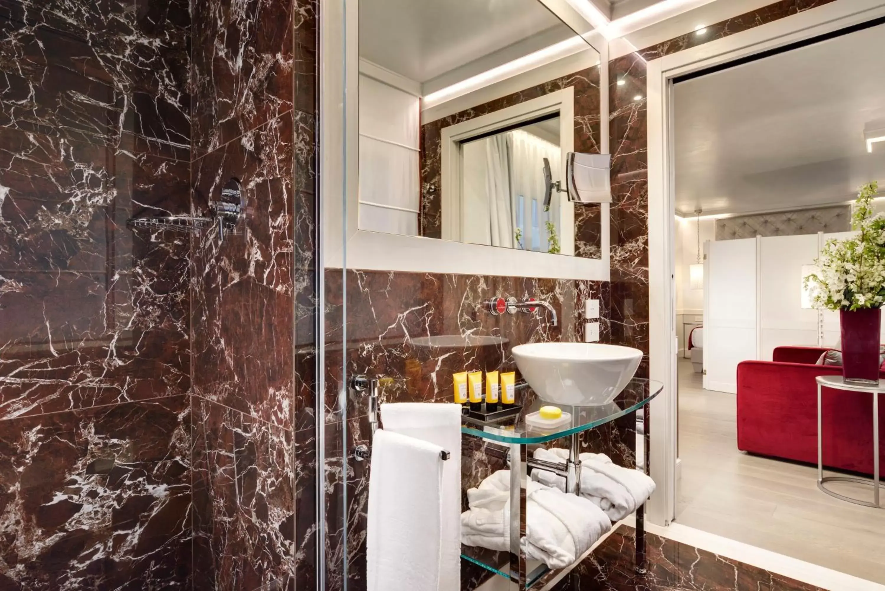 Bathroom in Ponte Vecchio Suites & Spa