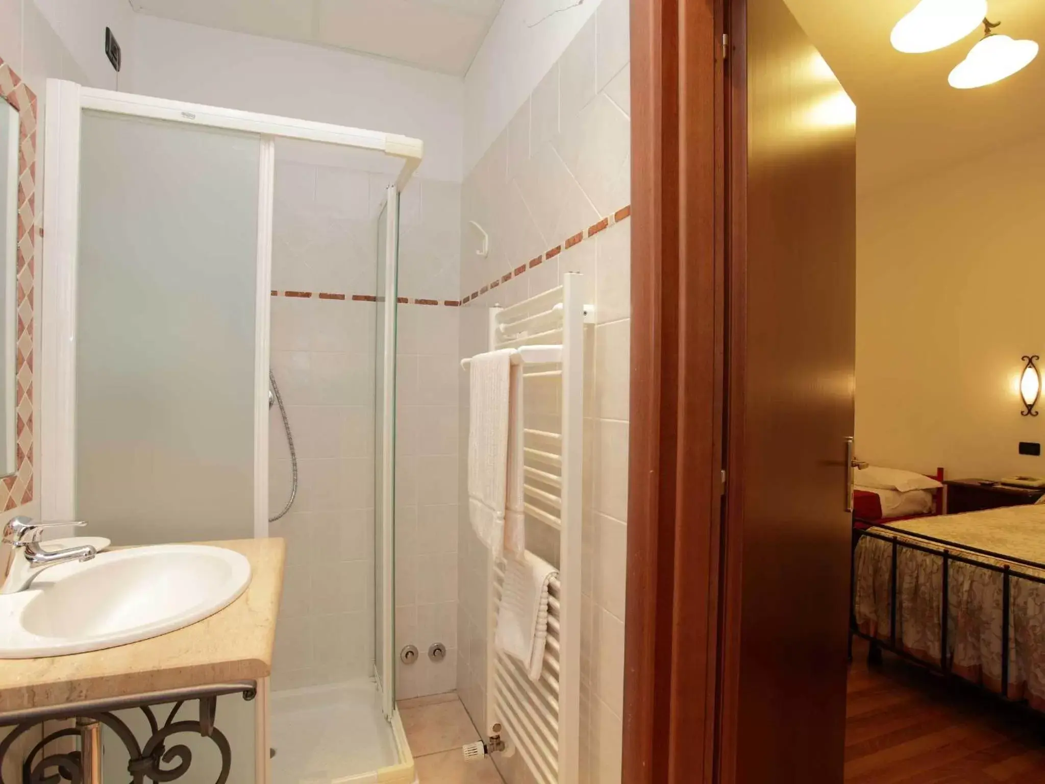 Shower, Bathroom in Albergo Le Macinaie - Monte Amiata