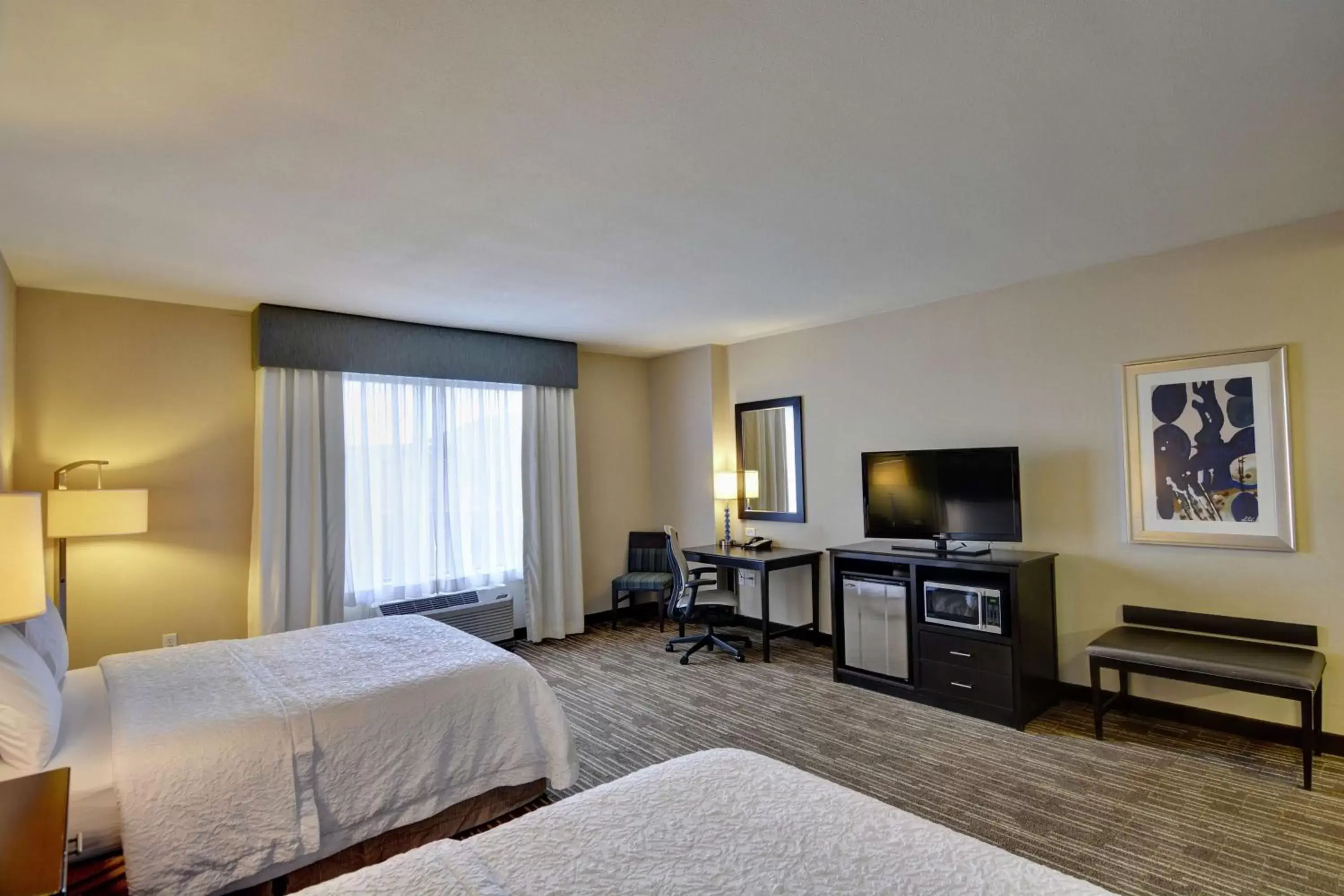 Bedroom, TV/Entertainment Center in Hampton Inn & Suites Denver Airport / Gateway Park
