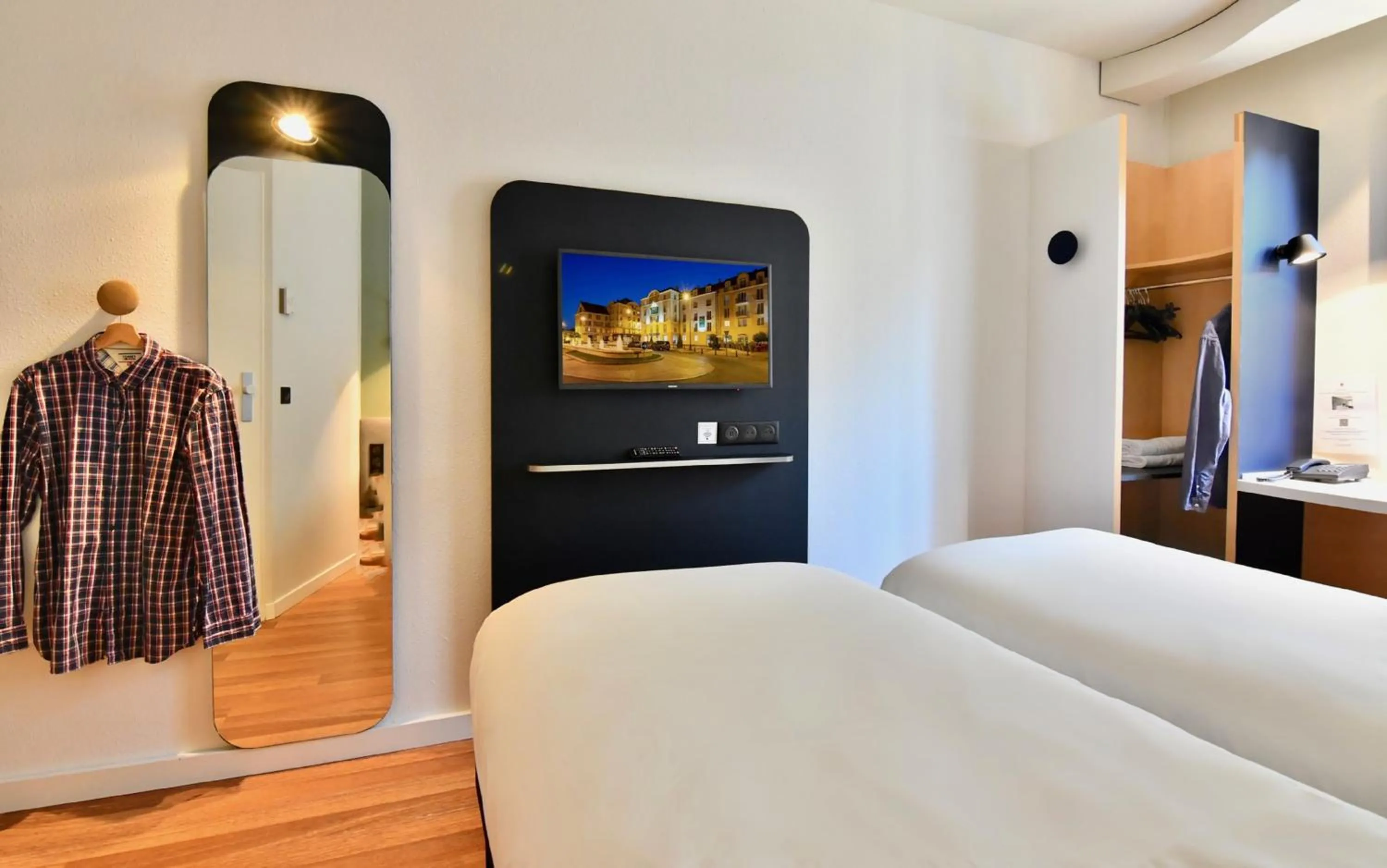 Bedroom, Bed in ibis Maisons Laffitte