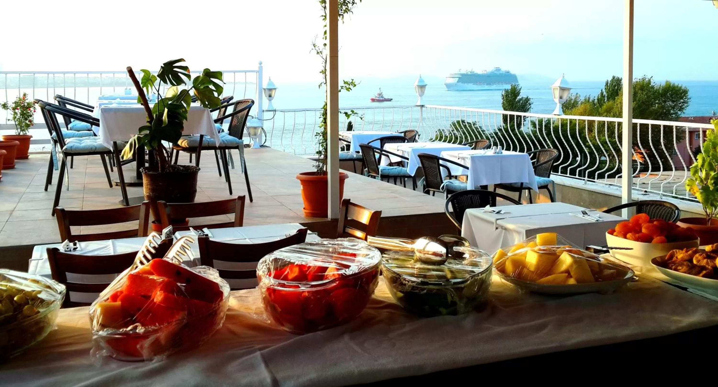 Restaurant/places to eat in Spinel Hotel - Old City