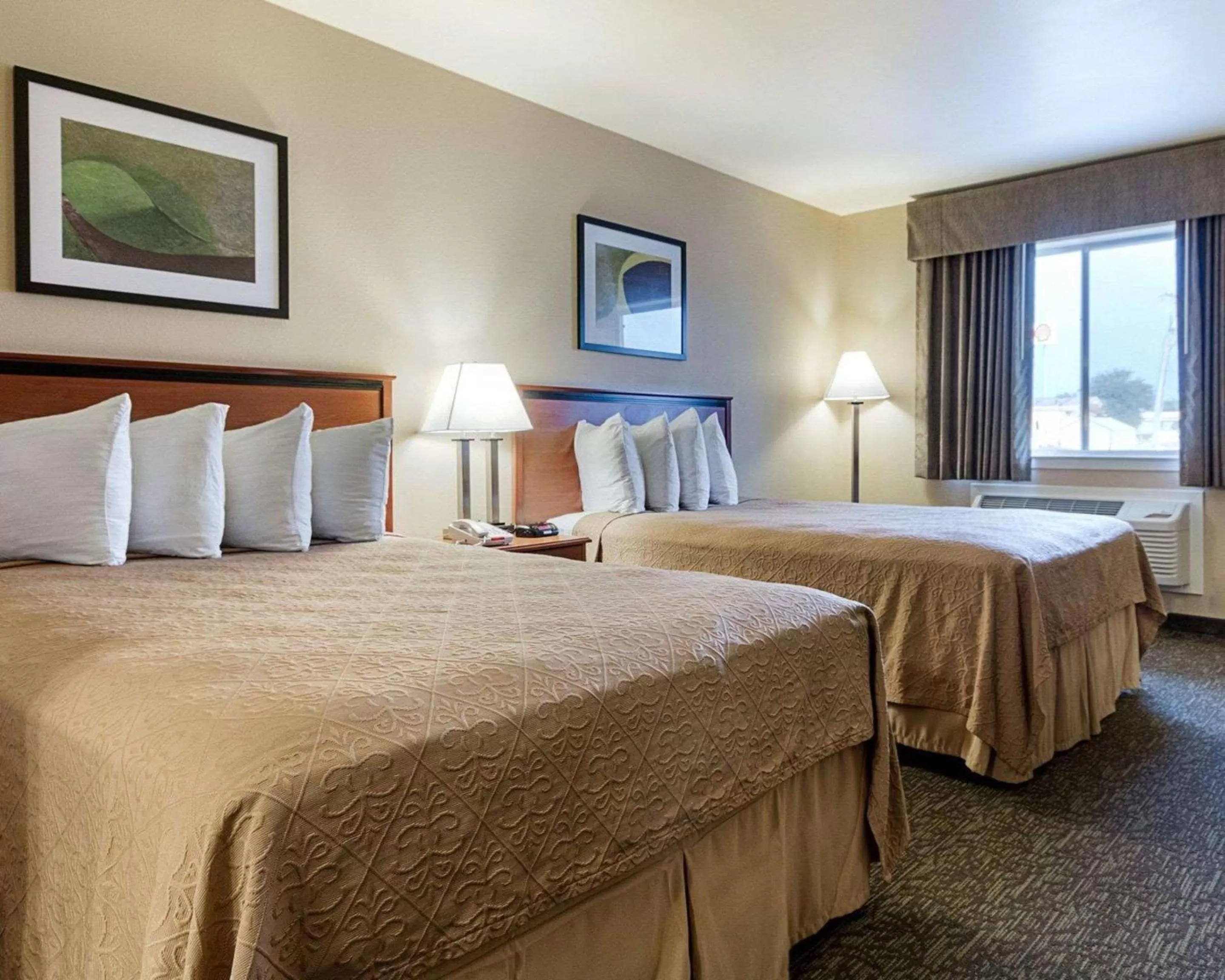 Photo of the whole room, Bed in Rodeway Inn of Junction