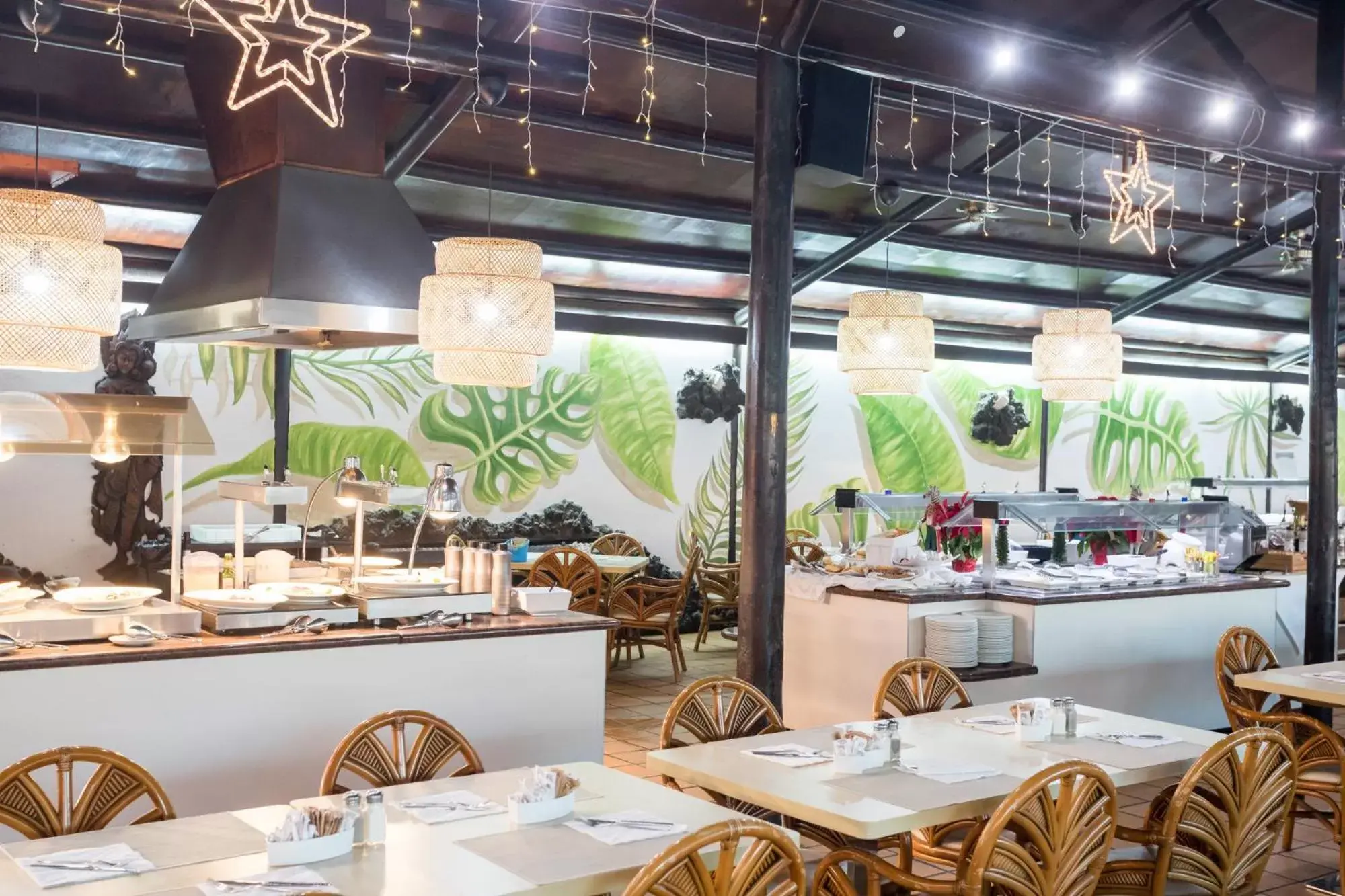 Restaurant/places to eat in Hotel Arena Suite Restaurant/places to eat in Hotel Arena Suite