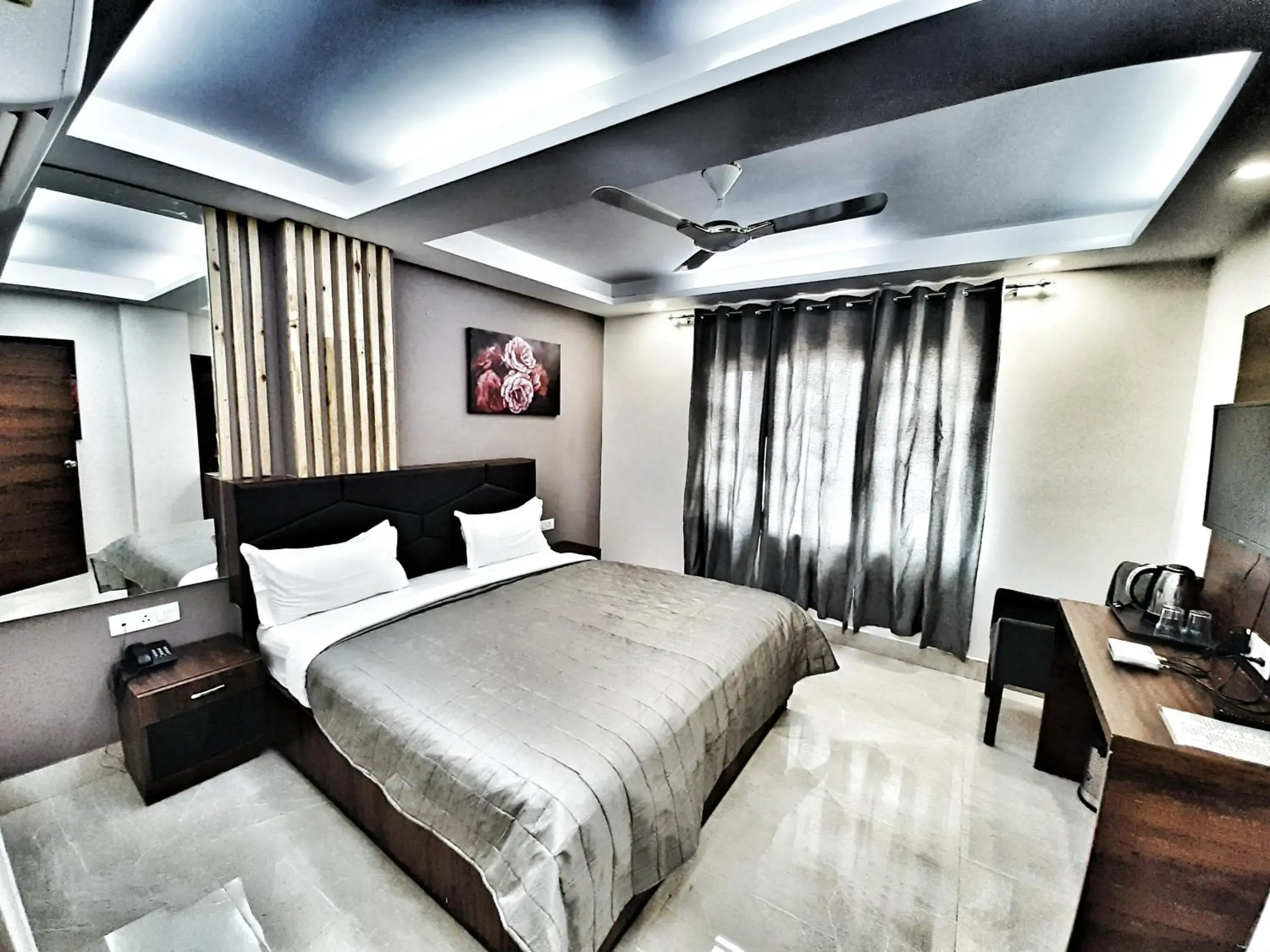 Bed in Hotel Aerocity Purple Orchid