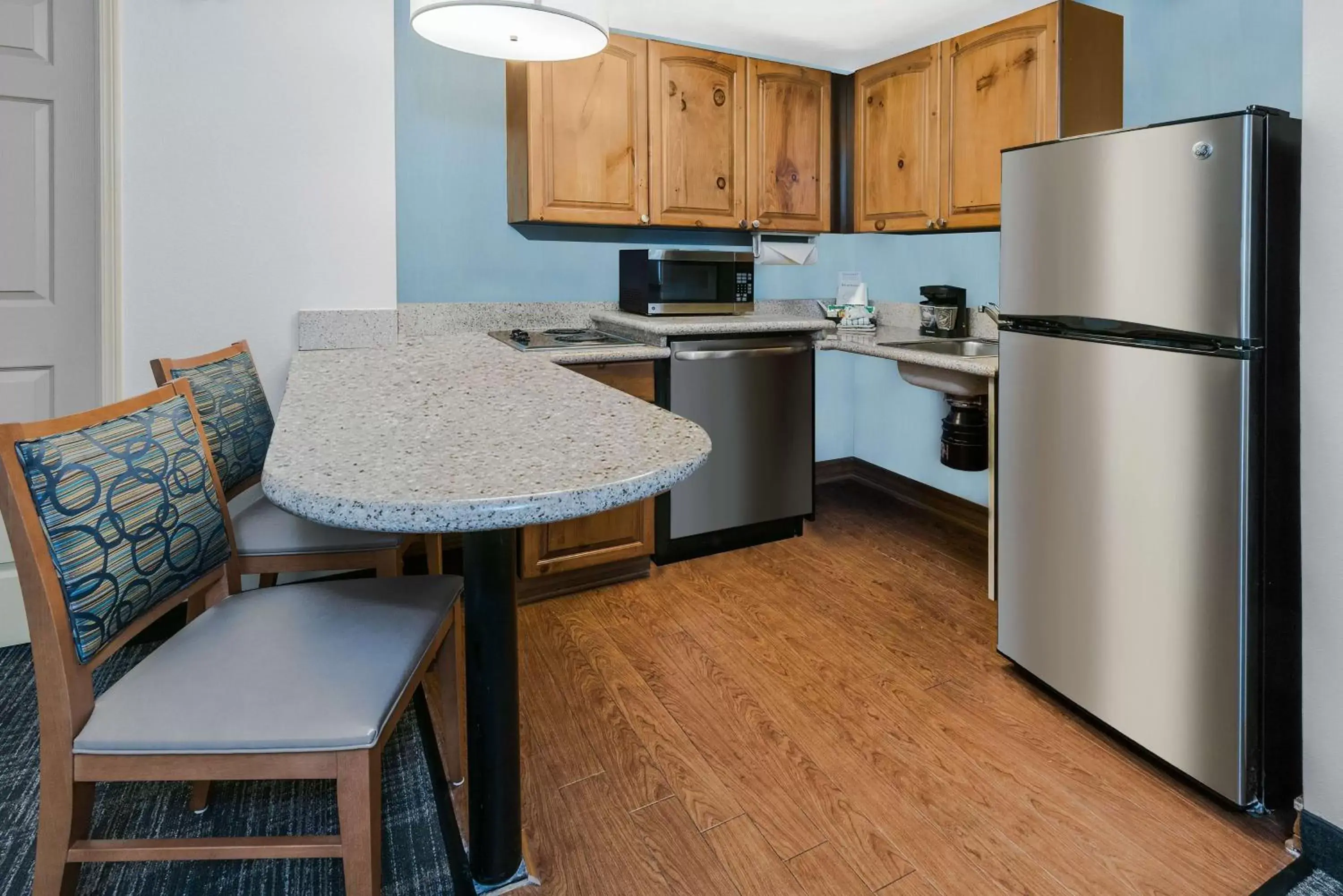 Bedroom, Kitchen/Kitchenette in Homewood Suites Phoenix-Metro Center